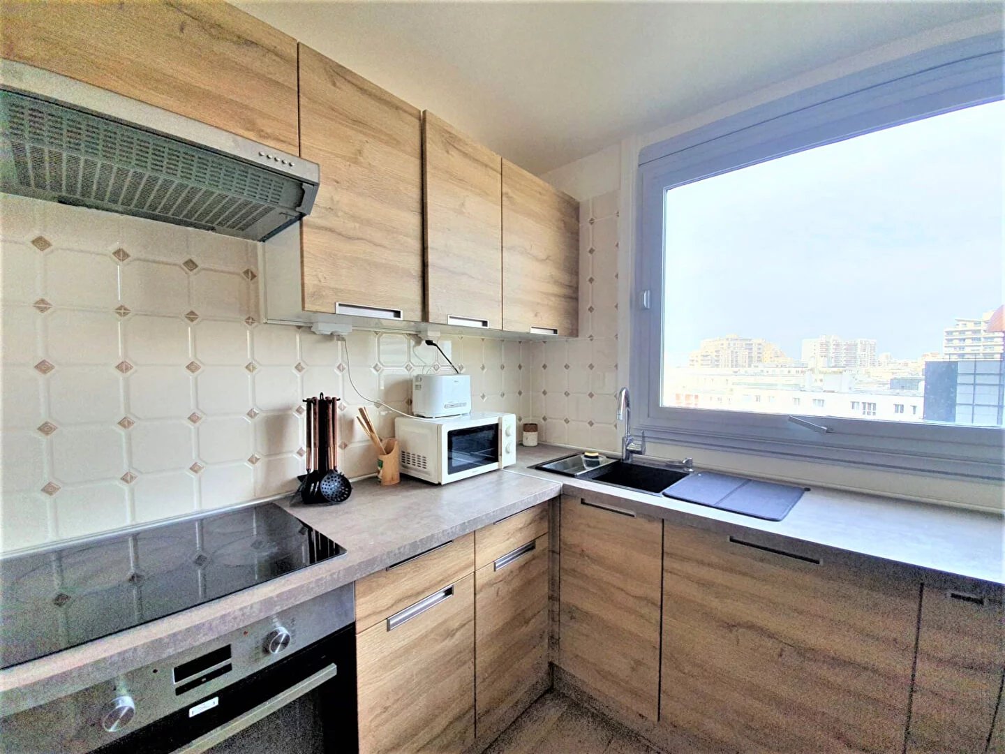 À Vendre Appartement 3 Pièces  Courbevoie La Défense