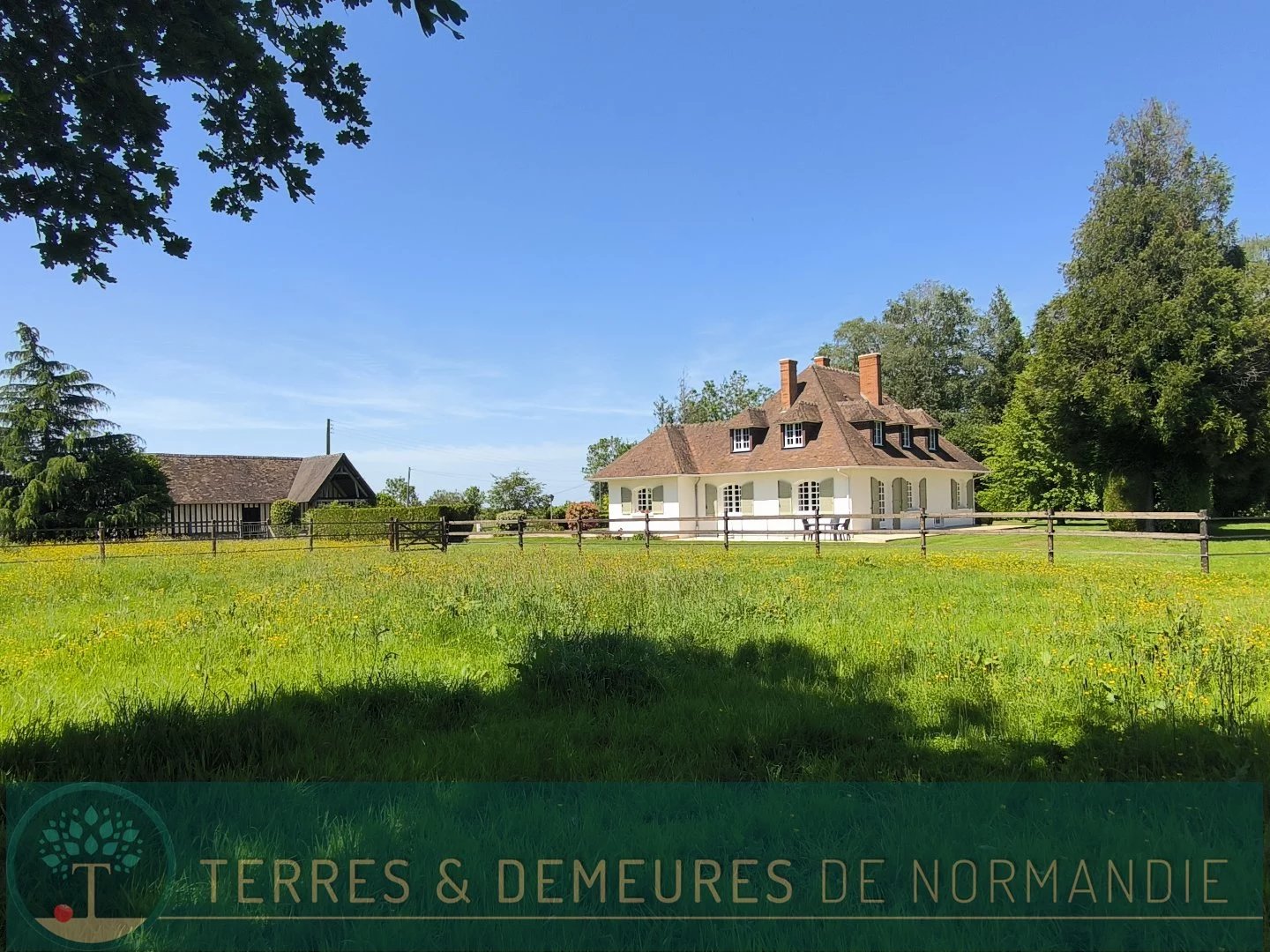 CORMEILLES (27260), Belle Propriété avec Dépendances sur 8 hectares.
