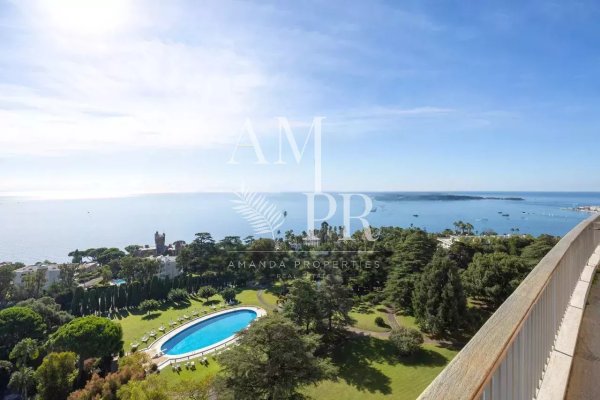 Cannes, California Stunning top-floor duplex with terrace — photo 2