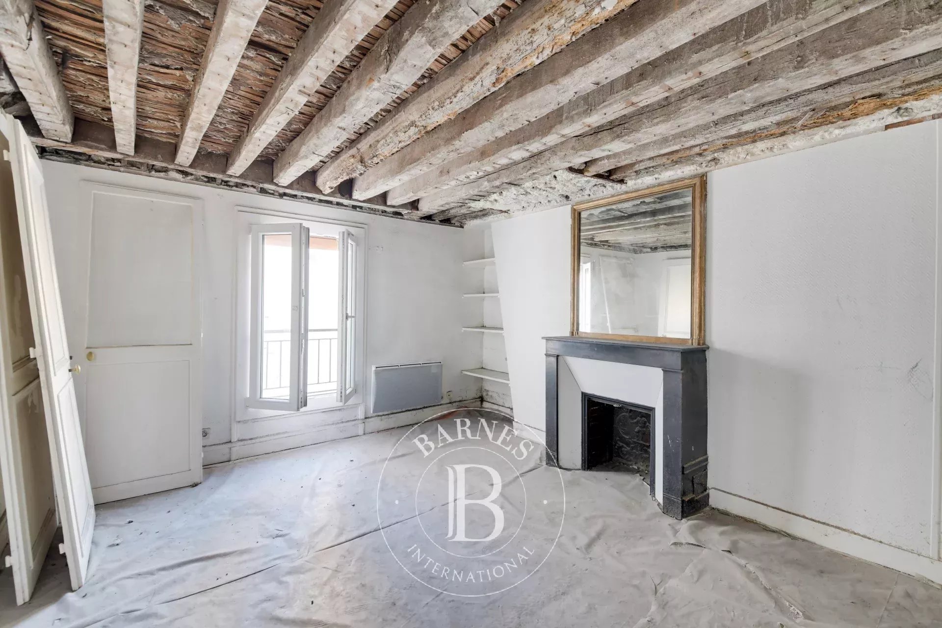 Fixer-upper apartment - Paris 6 - 3 rooms - Renovation works needed