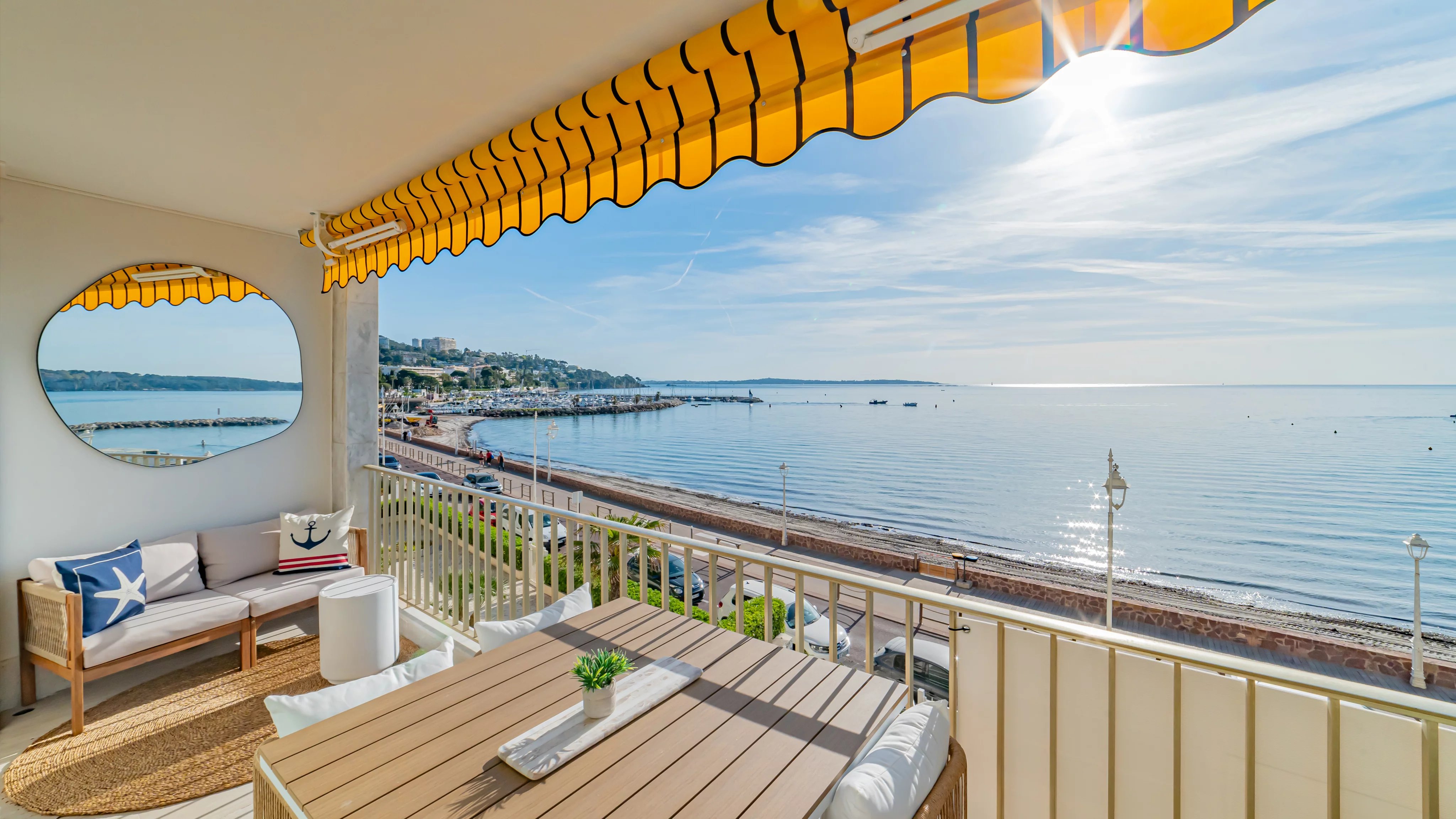 Appartement 3 Pièces en Front de Mer avec Vue Panoramique – Pointe Croisette