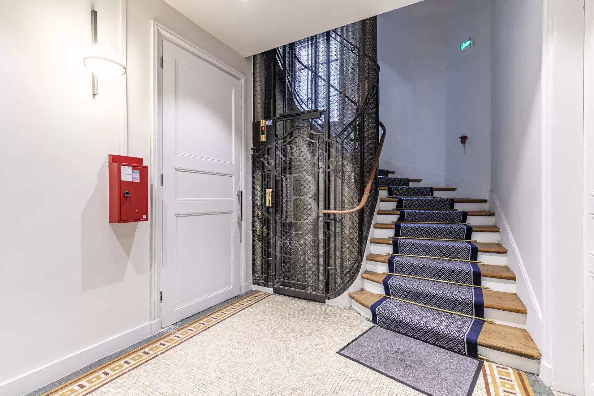 Paris 6 - Carrefour de la Croix Rouge - Exclusive - Fully renovated two-room apartment - Quiet, bright, spacious - picture 7