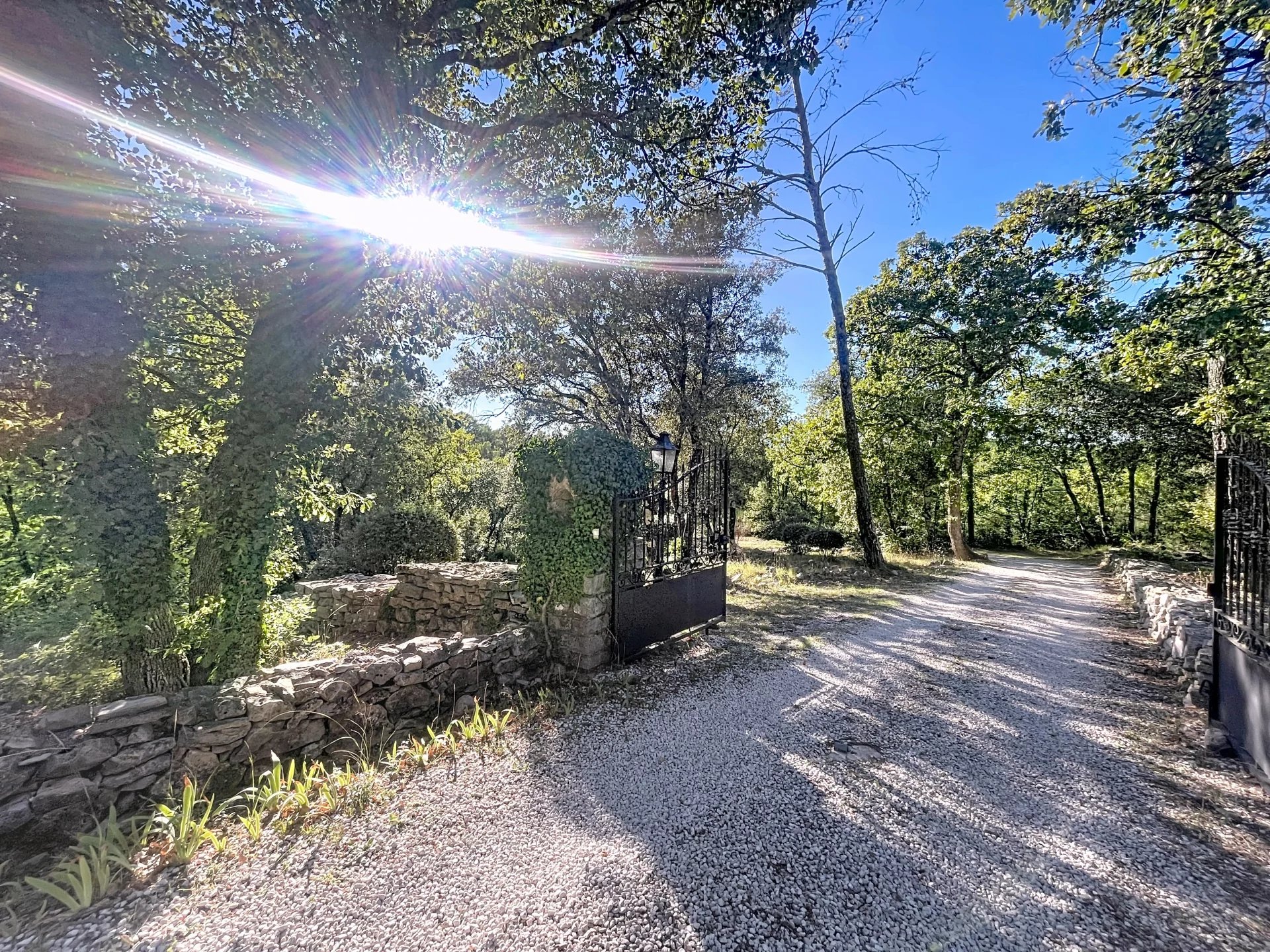 17th century bastide nestled in the heart of 2.8 hectares in Besse sur Issole 17th century bastide nestled in the heart of 2.8 hectares in Besse sur Issole