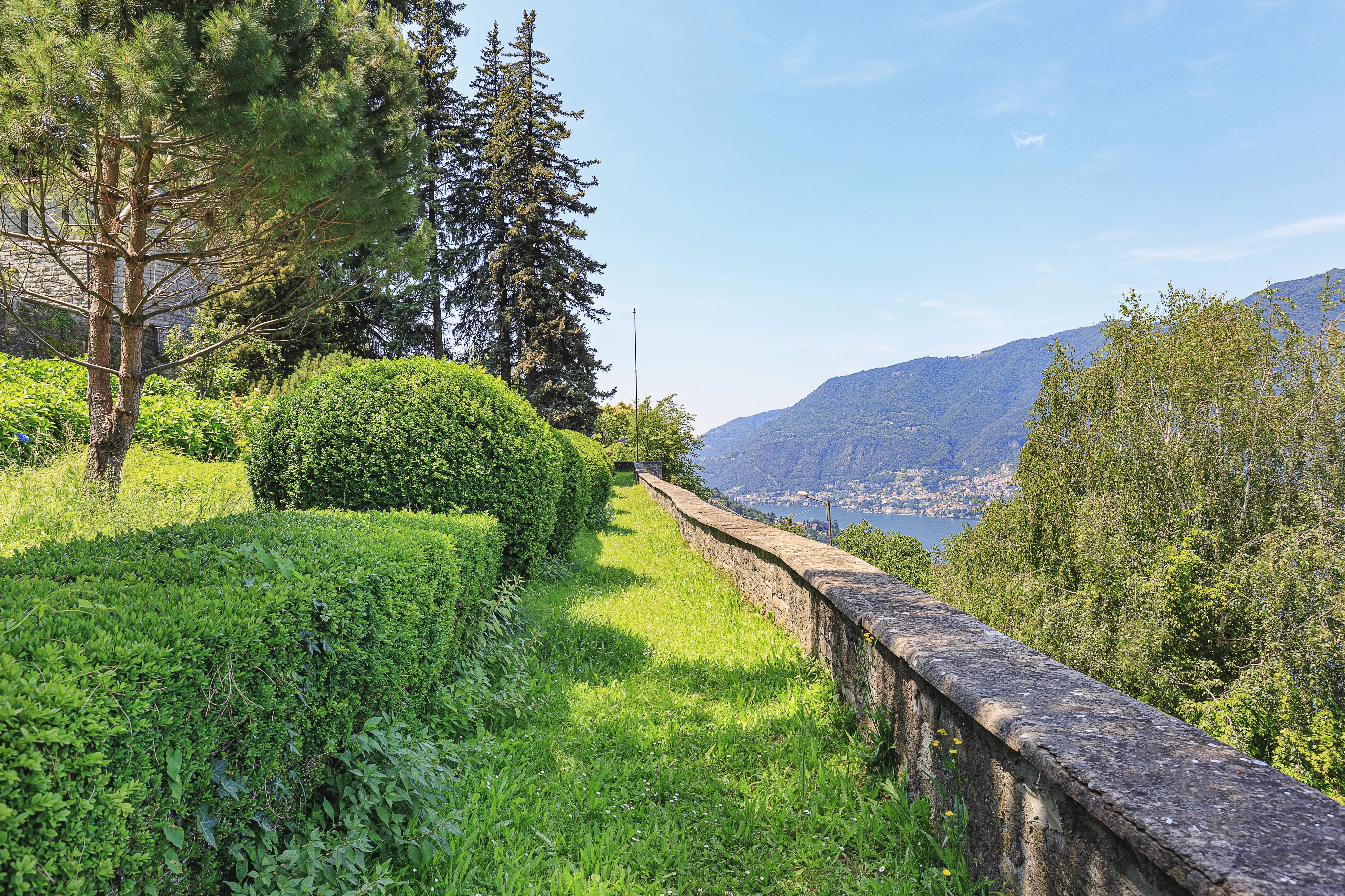 Villa D'Epoca with 7500 park - picture 14 title=