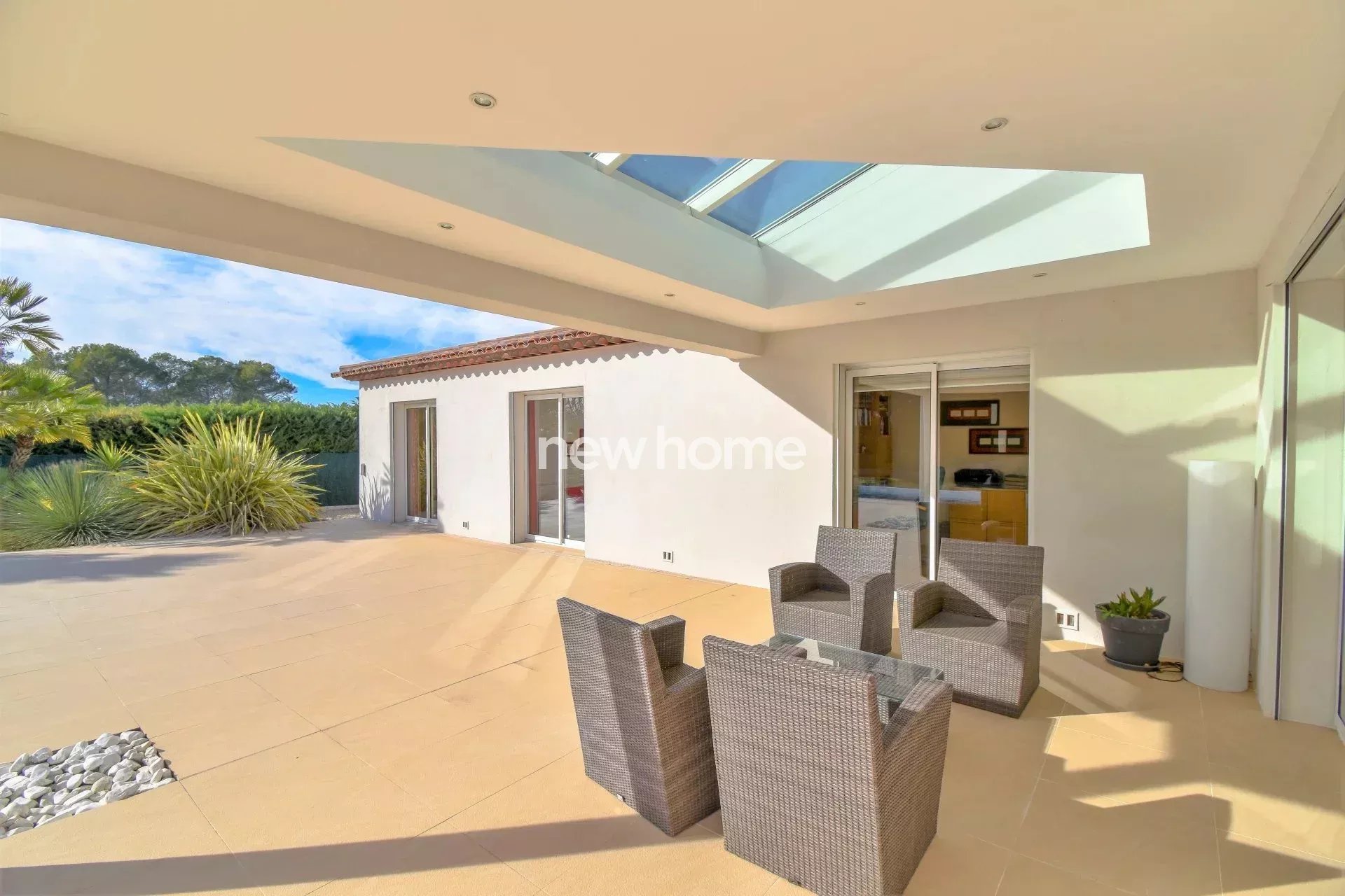 Magnifique villa de 220 m² avec tout le confort moderne à pied du village de Lorgues