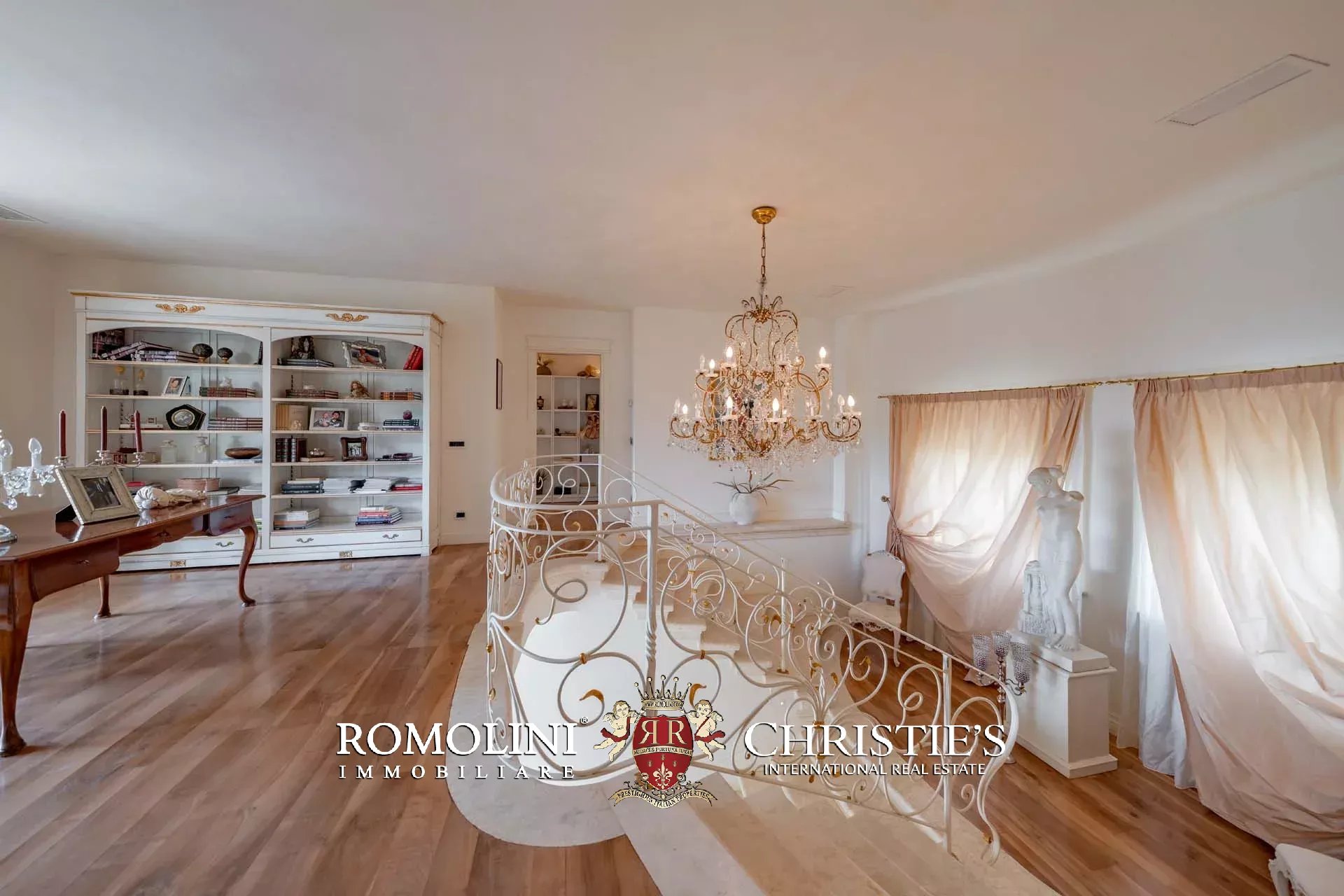 10 Bedroom Villa/Townhouse's Image 29