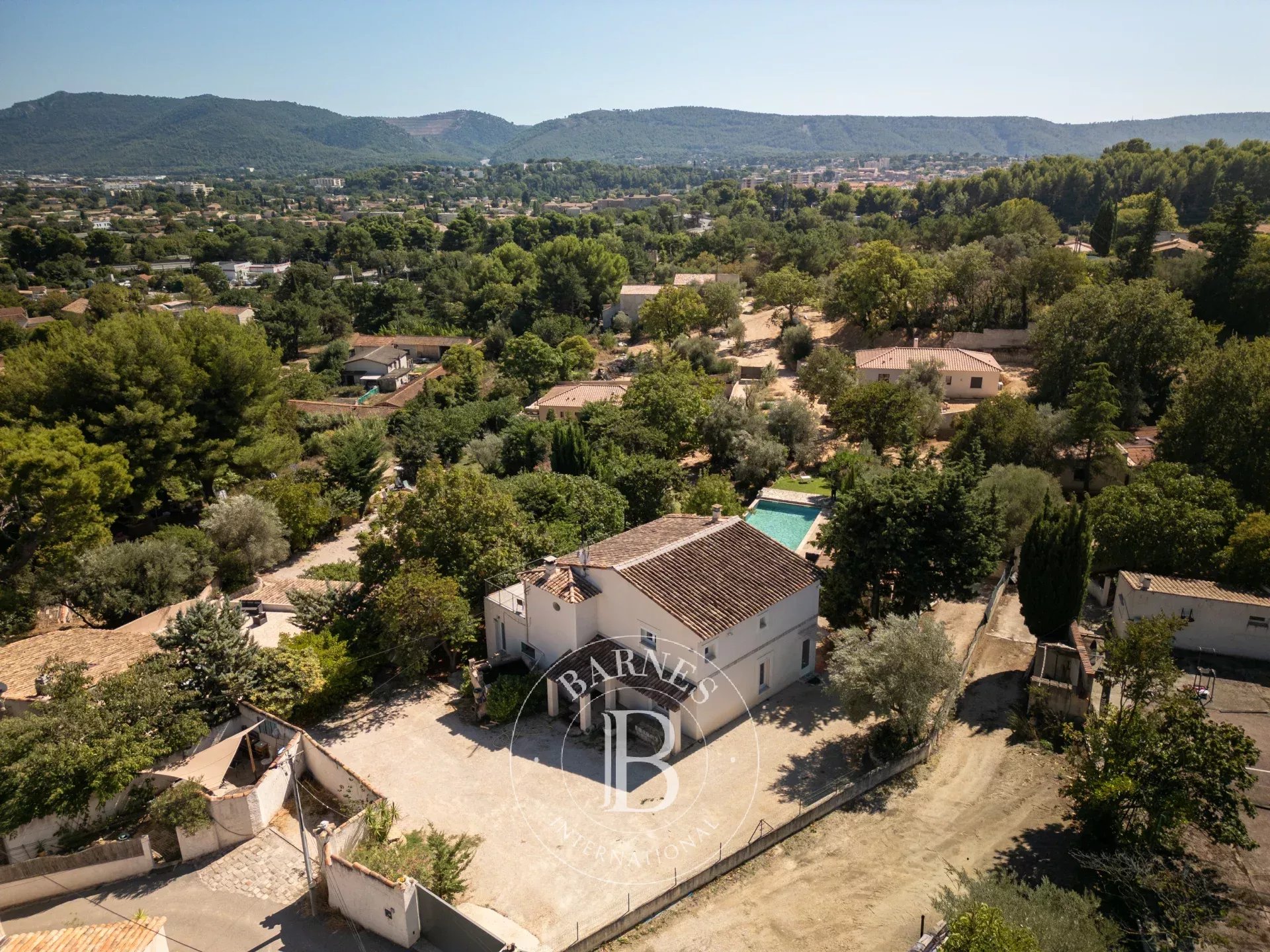 Aubagne  - Maison 7 Pi&egrave;ces 4 Chambres - picture 9