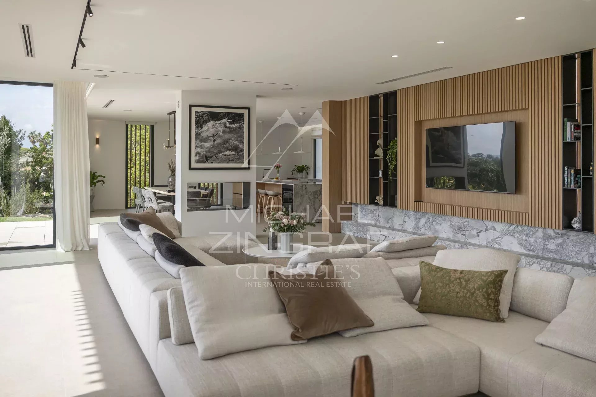8 Bedroom Villa/Townhouse's Image 7