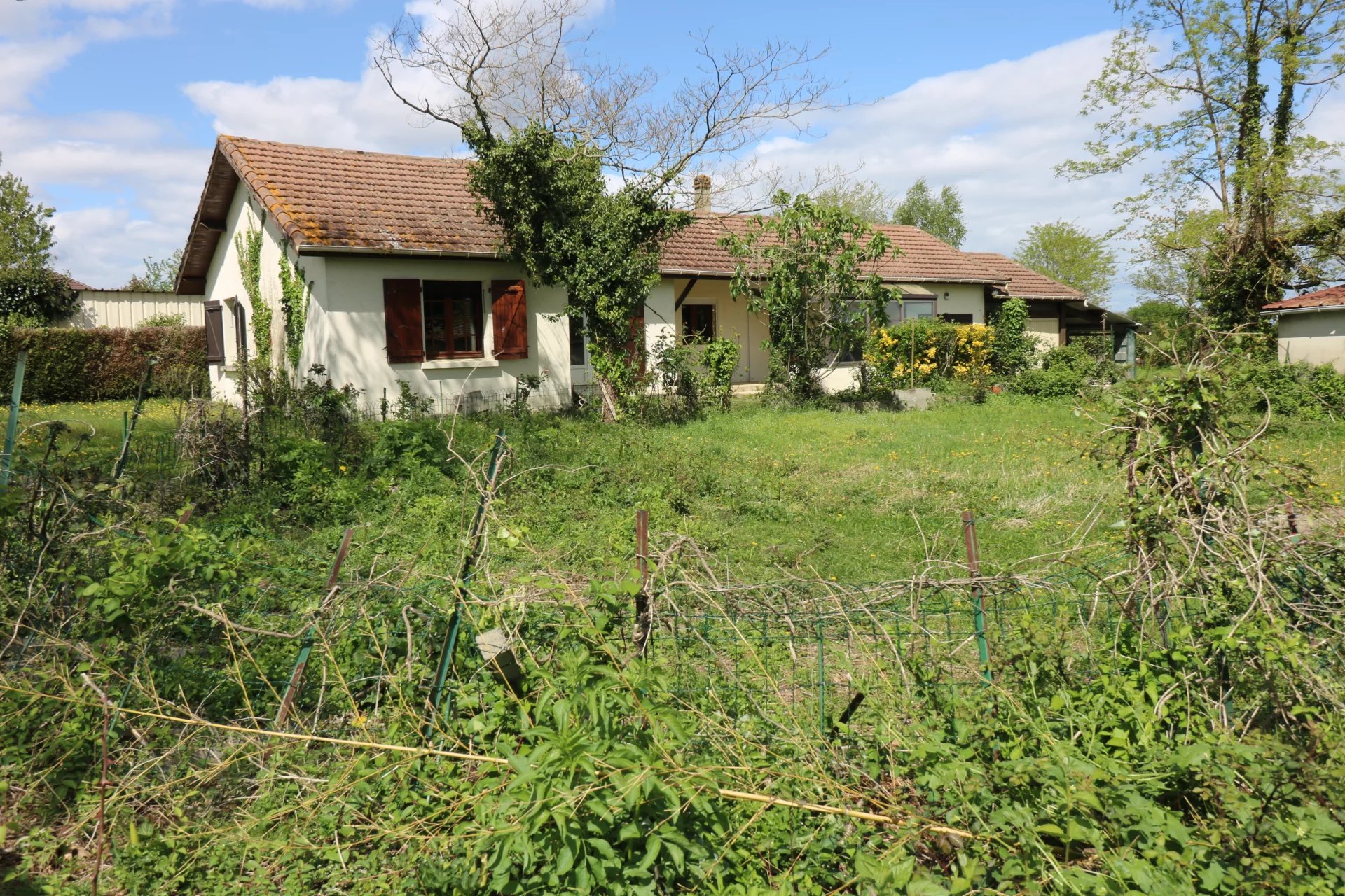 Maison comprenant 2 chambres, 200m² de terrain