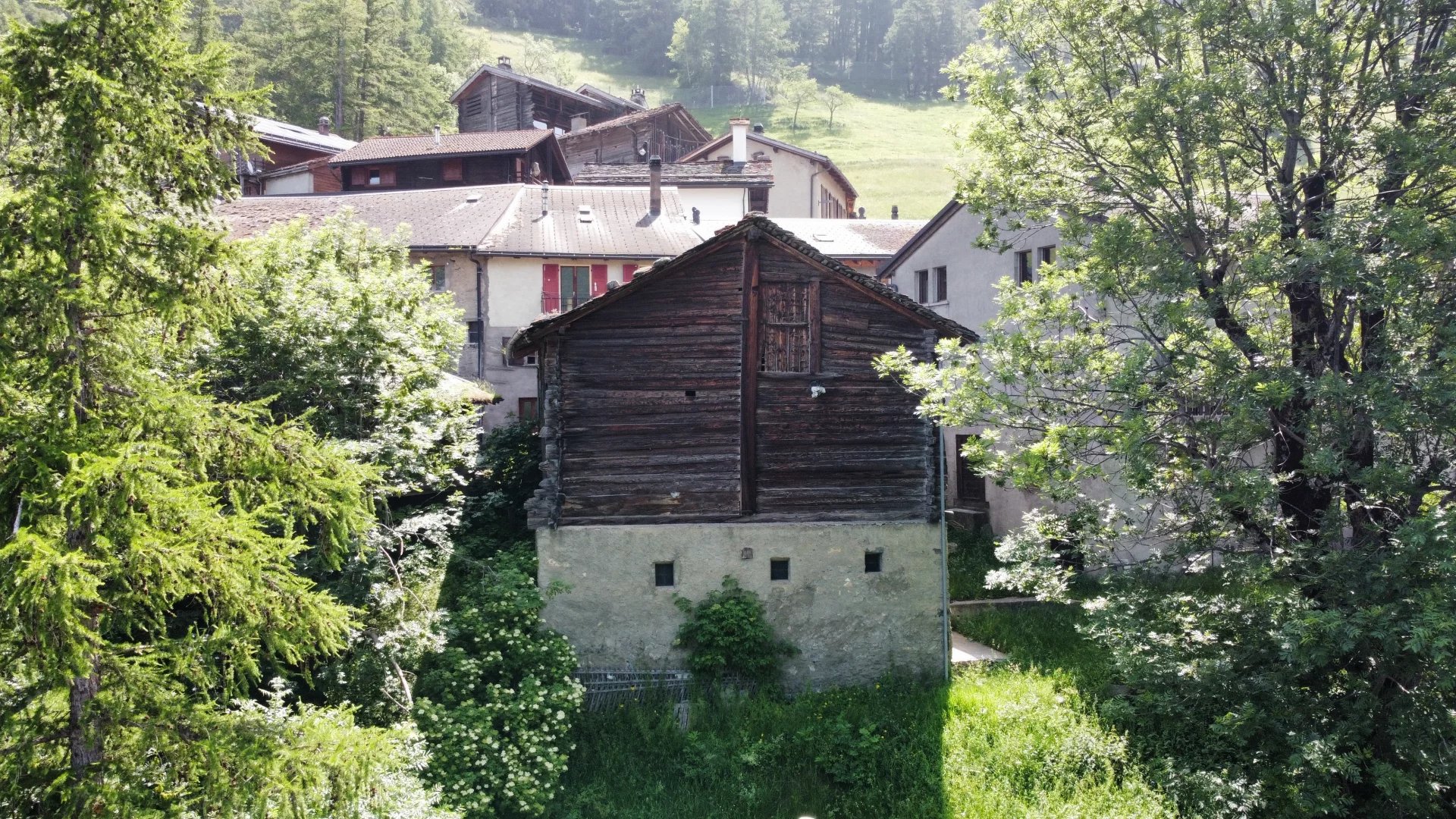Charmante maison villageoise et sa grange traditionnelle !