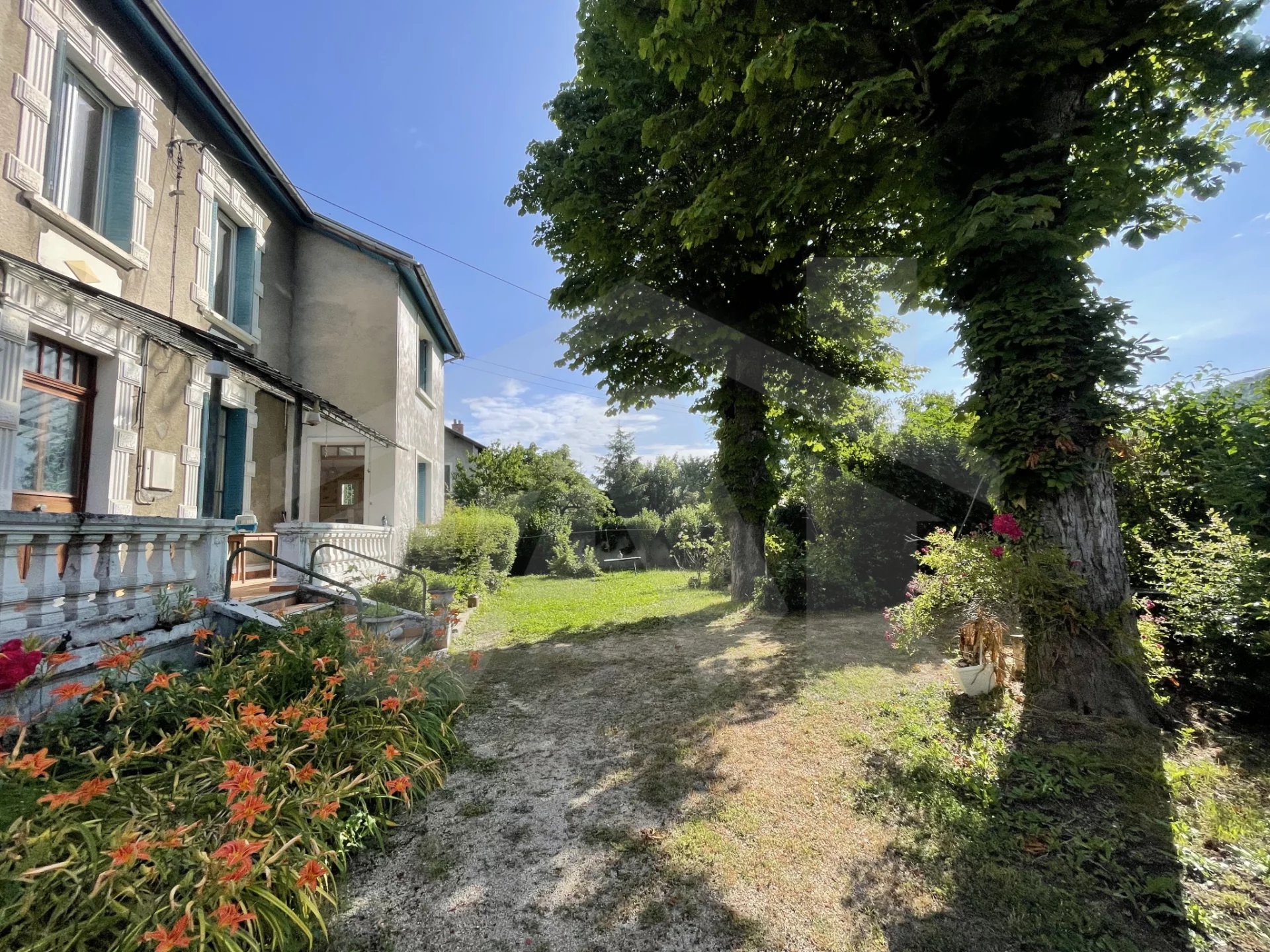 Maison - 5pièces - 196m2