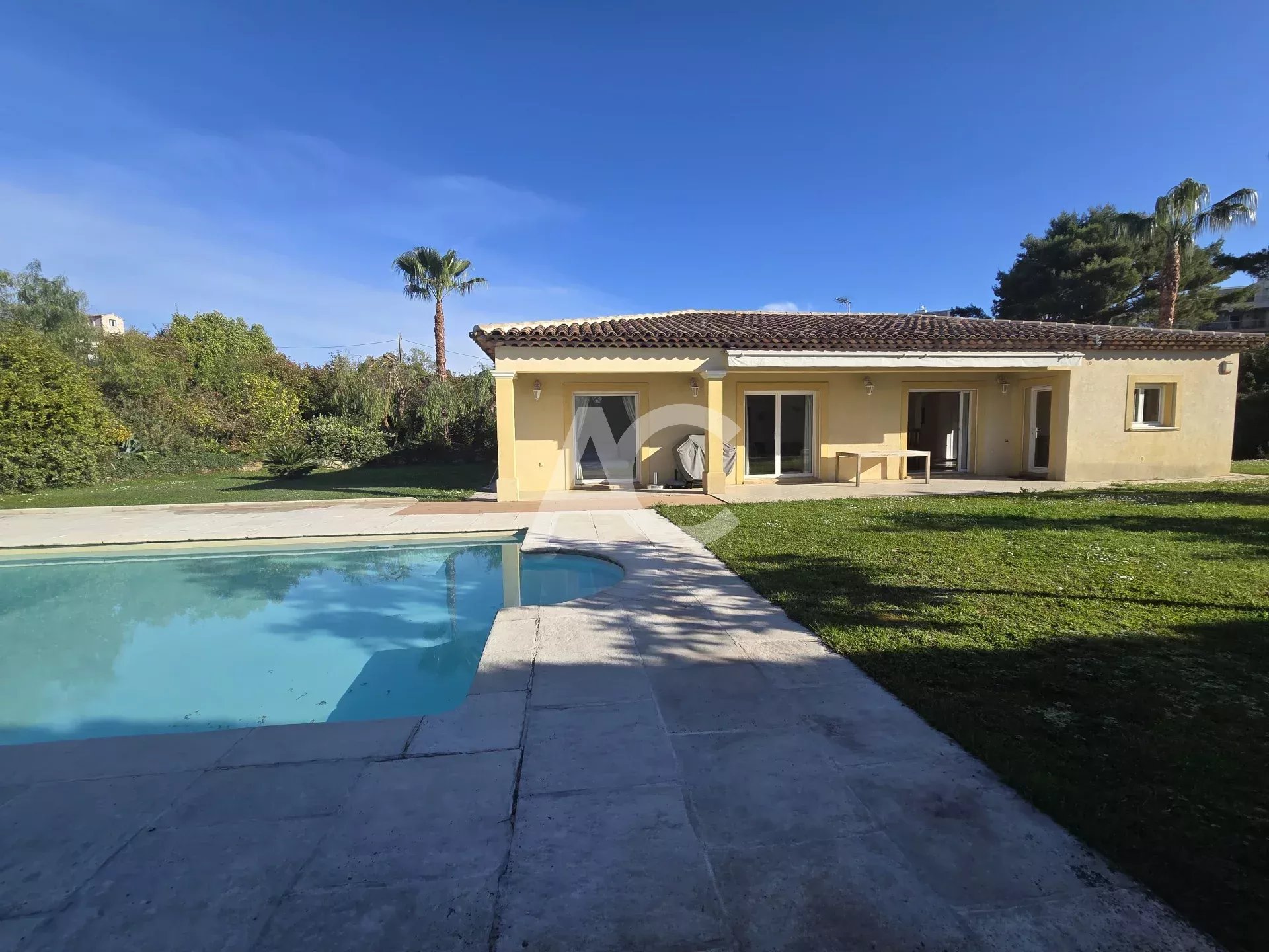 Maison 4 chambre avec piscine - terrain 1684m