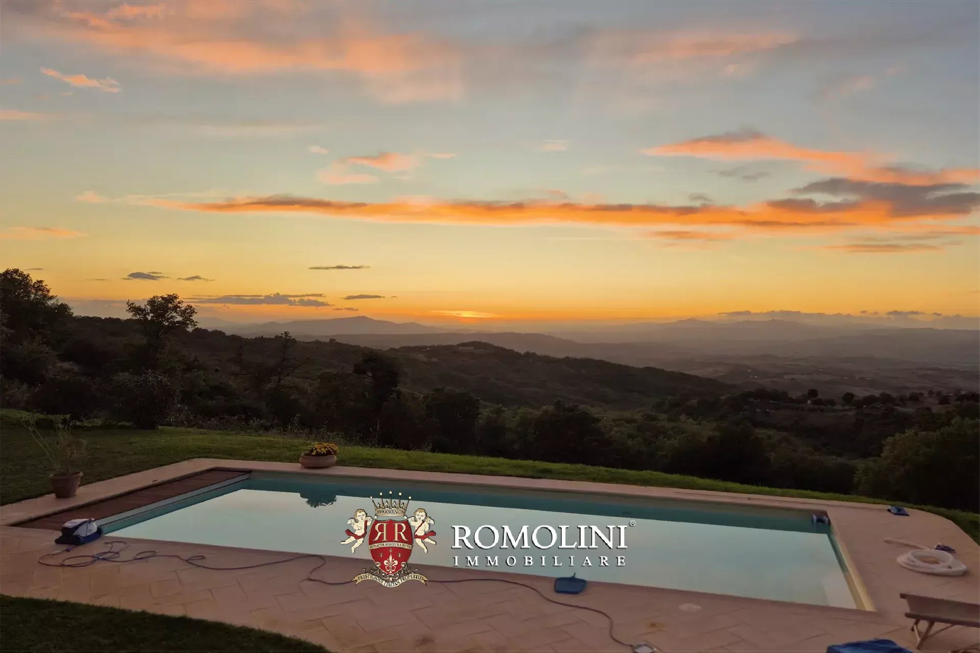 RUSTIC FARMHOUSE WITH POOL FOR SALE IN MOUNT AMIATA, MAREMMA
