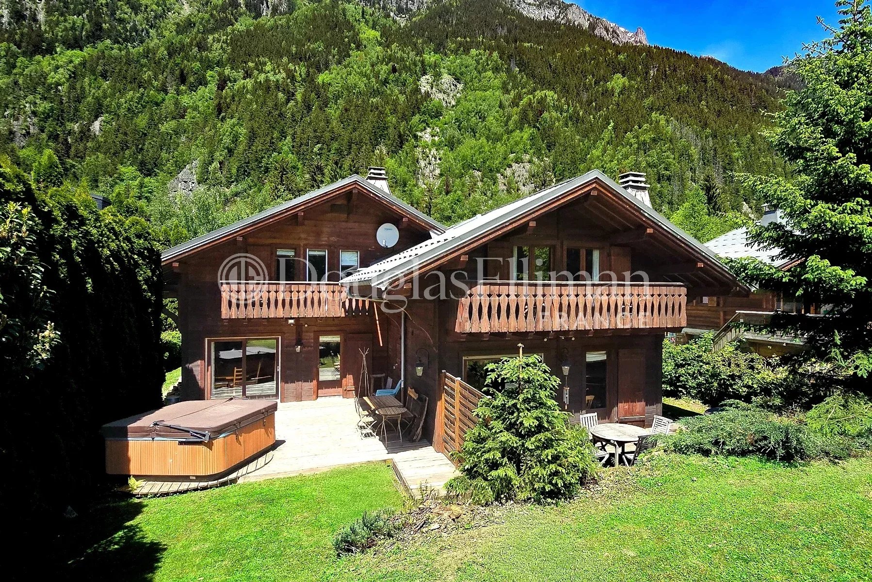 CHAMONIX – Un double chalet près du centre