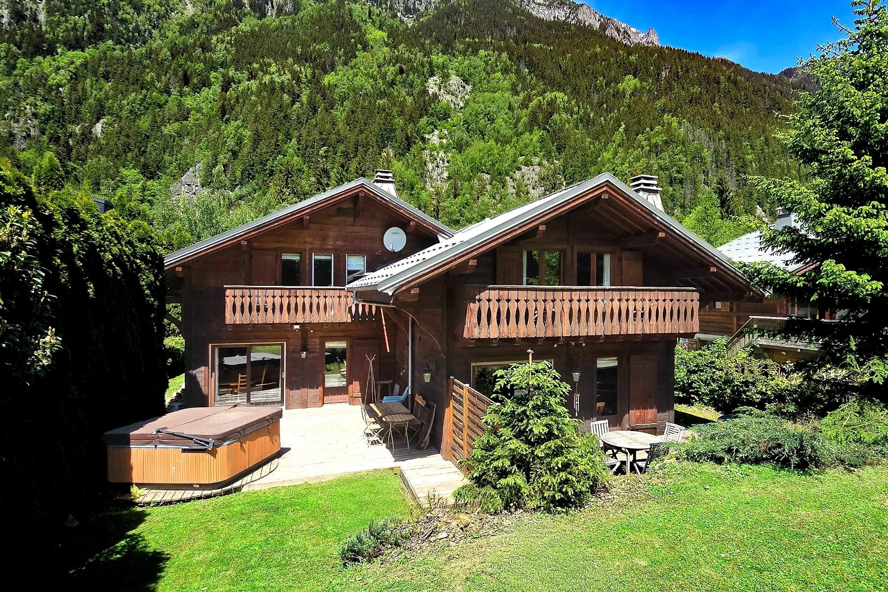 CHAMONIX – 7-bedroom chalet in Chamonix Accommodation in Chamonix