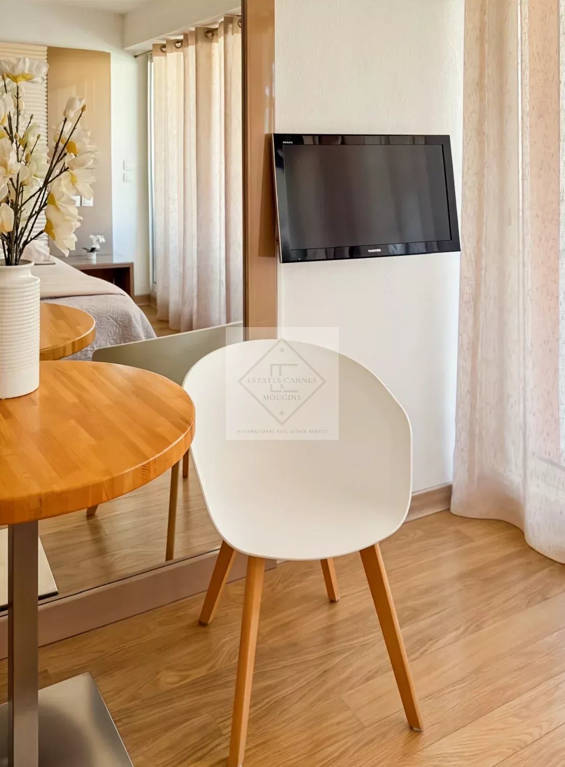 VILLENEUVE-LOUBET PLAGE — STUDIO MEUBLÉ 24 M² AVEC BALCON — PREMIÈRE LIGNE MER — photo 9