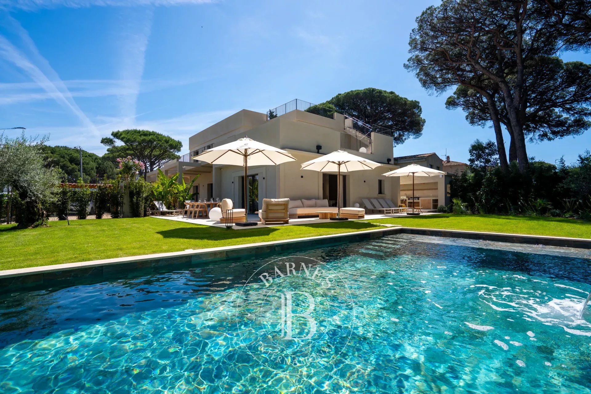 SAINT-TROPEZ – CLOSE TO VILLAGE – RENOVATED HOUSE WITH 4 BEDROOMS AND POOL