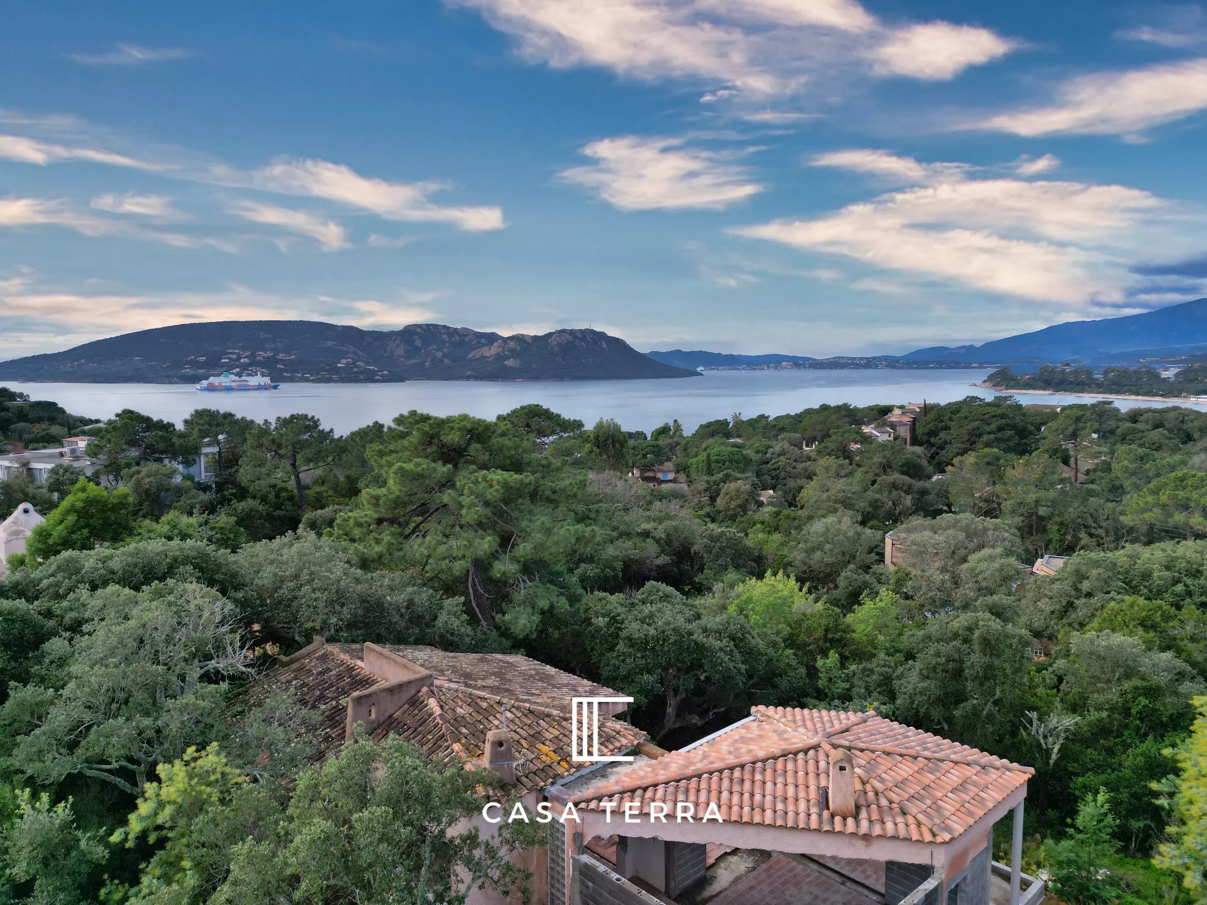 ROSSA - Villa à réhabiliter avec vue mer / CALA ROSSA