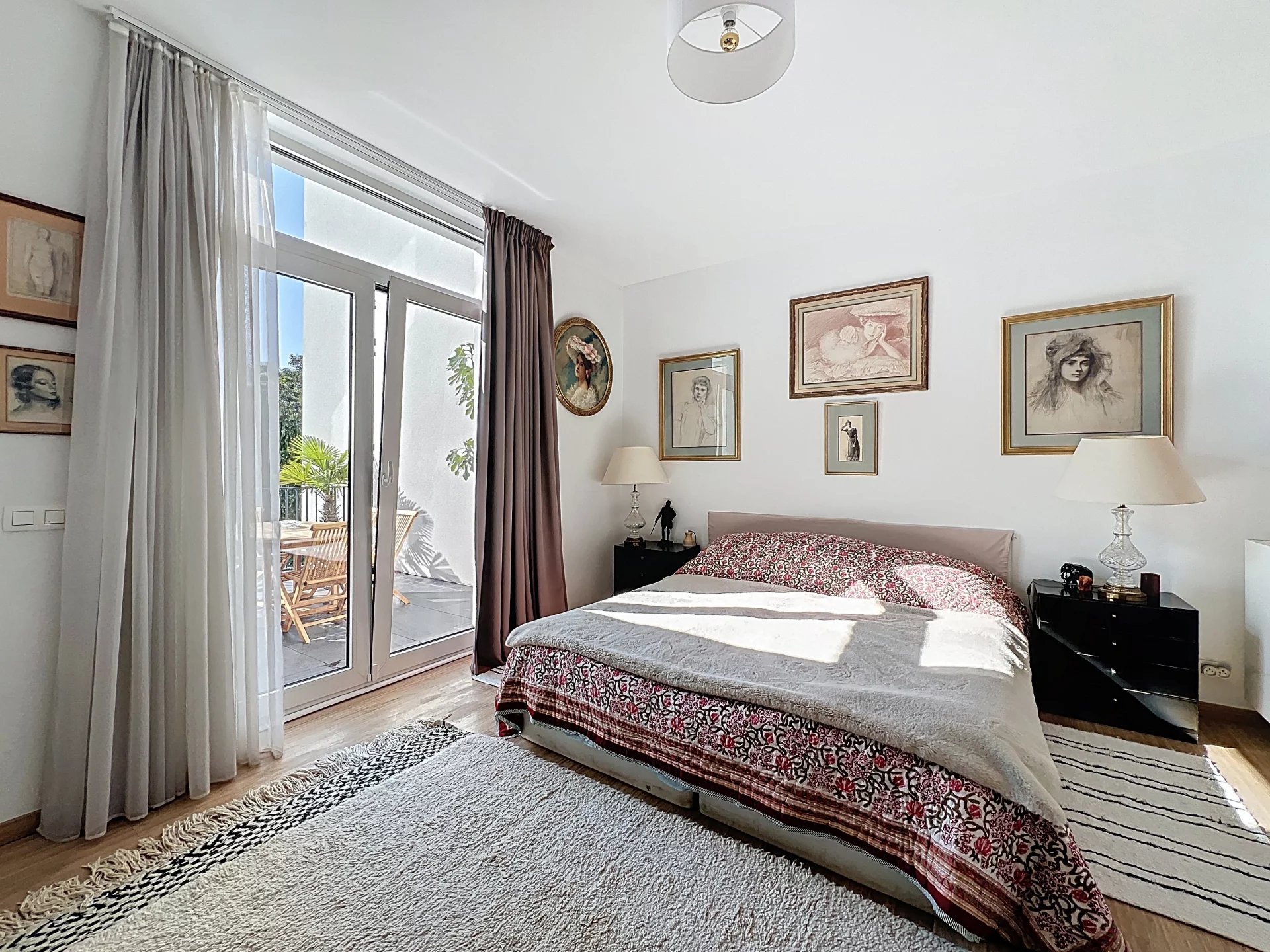 Apartment 3 bedrooms , 1 office , terrace