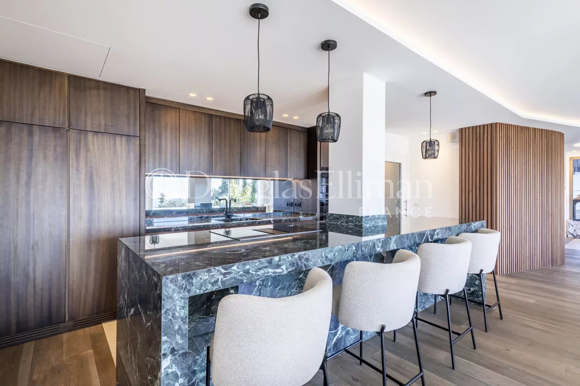 LE CANNET – Villa d’Exception avec Vue Panoramique sur la Méditerranée et la Baie de Cannes - Image nᵒ3