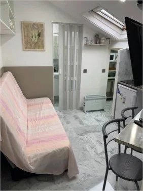 Nice - Alphonse Karr - Studio dernier étage 10 % rentabilité