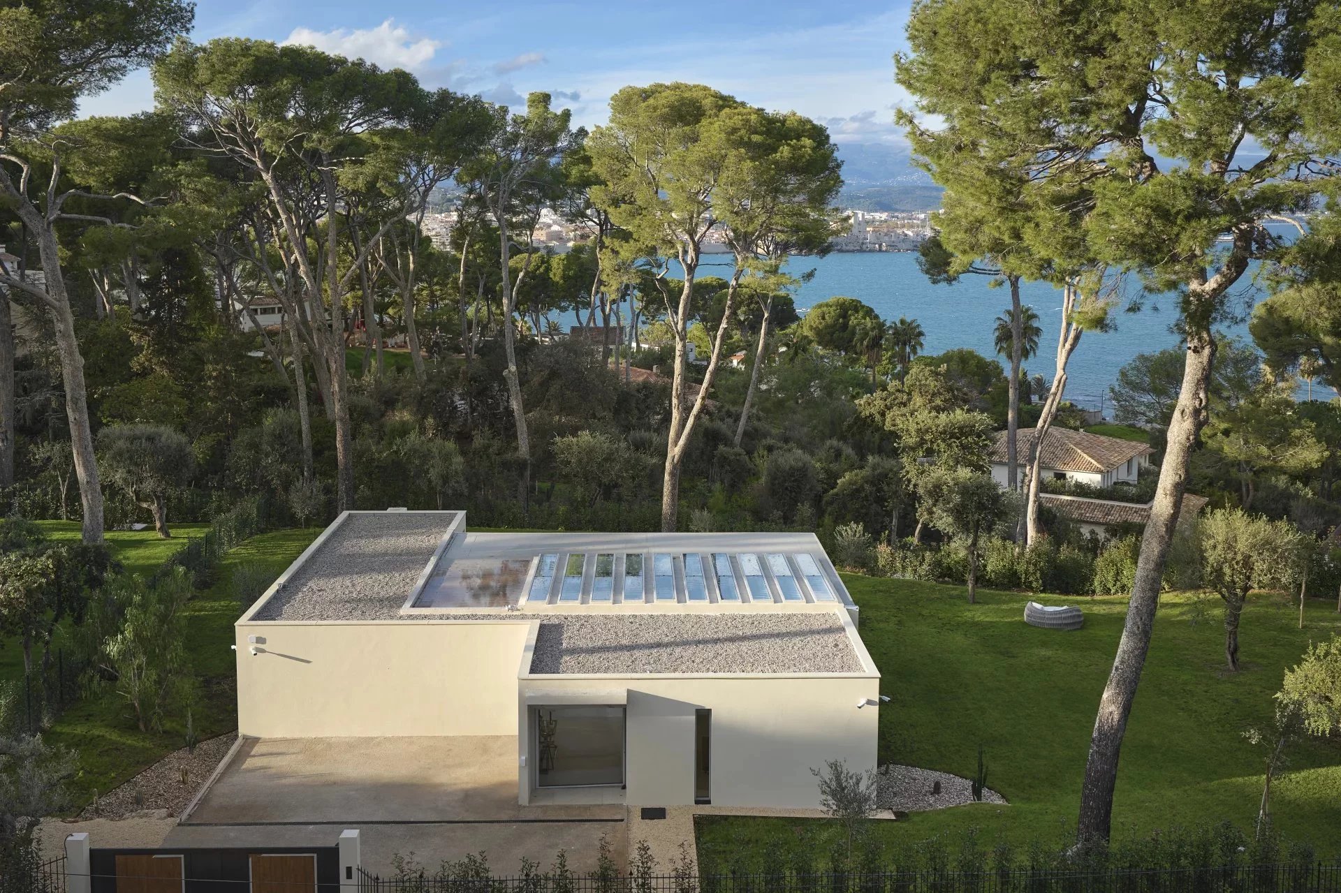 LUXUEUSE VILLA CONTEMPORAINE NEUVE - CAP D'ANTIBES