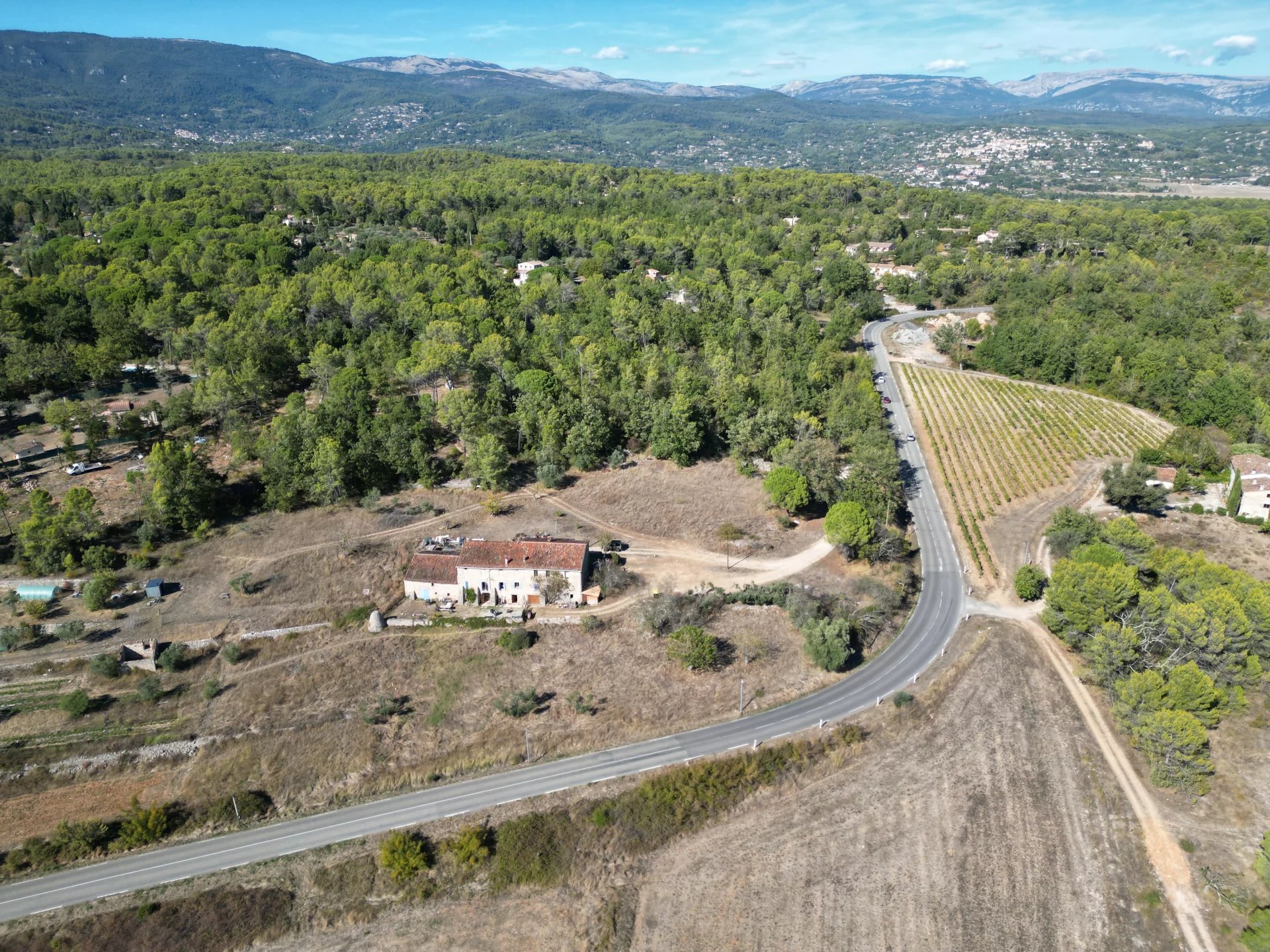 Old stone farmhouse with 3 apartments - Saint-Paul en forêt Old stone farmhouse with 3 apartments - Saint-Paul en forêt