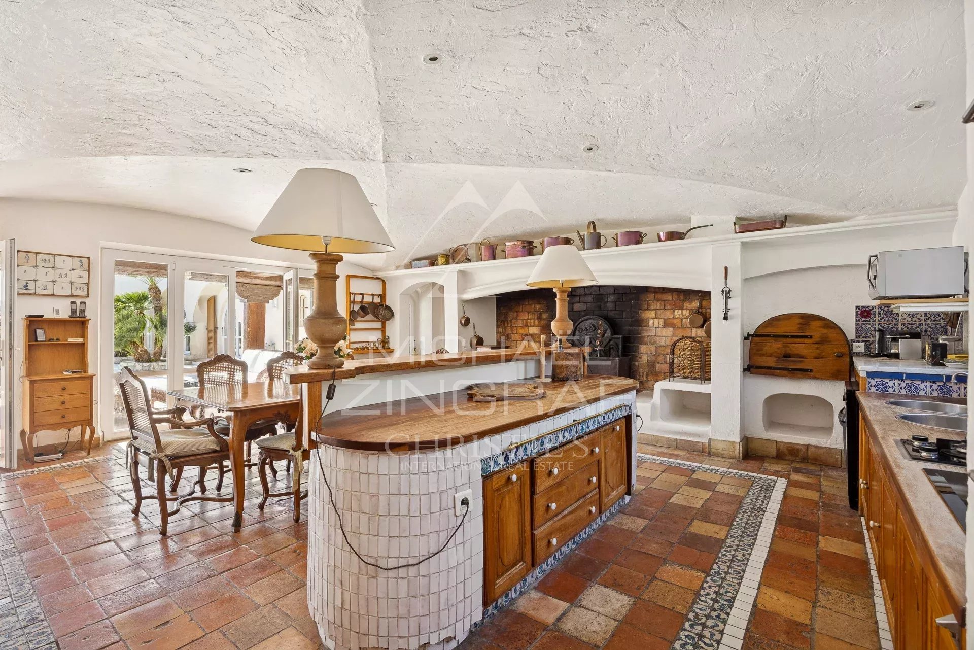 6 Bedroom Villa/Townhouse's Image 3