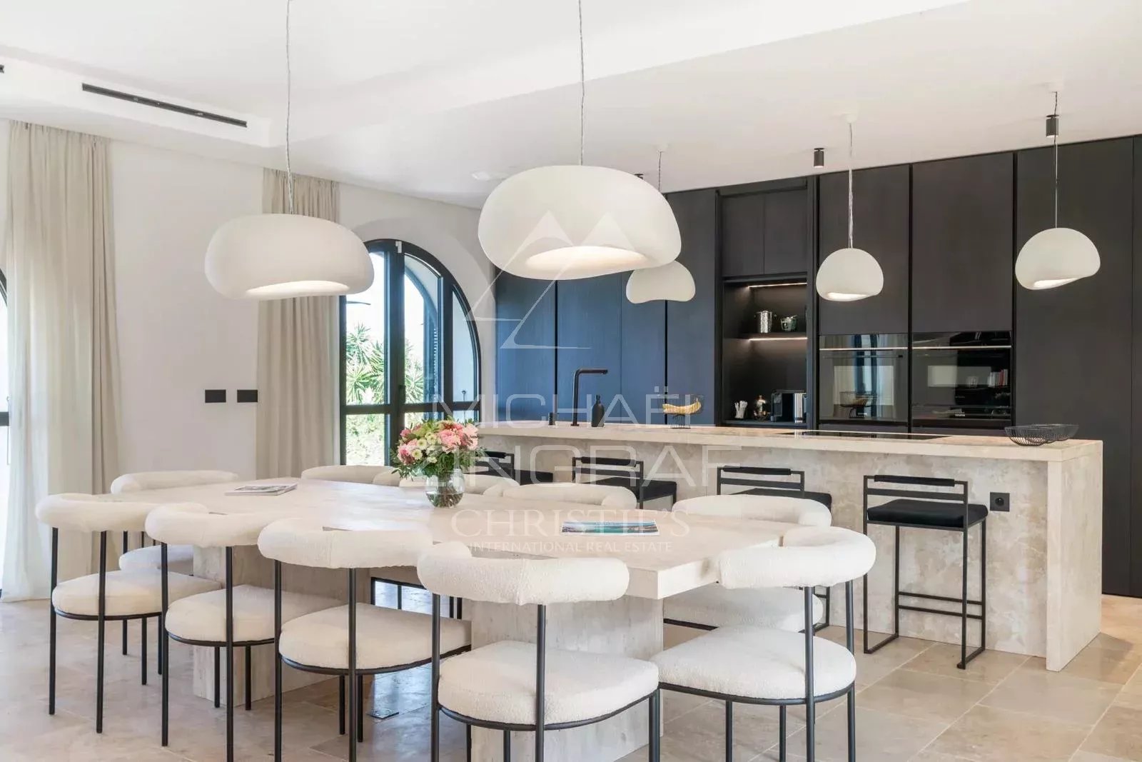 6 Bedroom Villa/Townhouse's Image 3