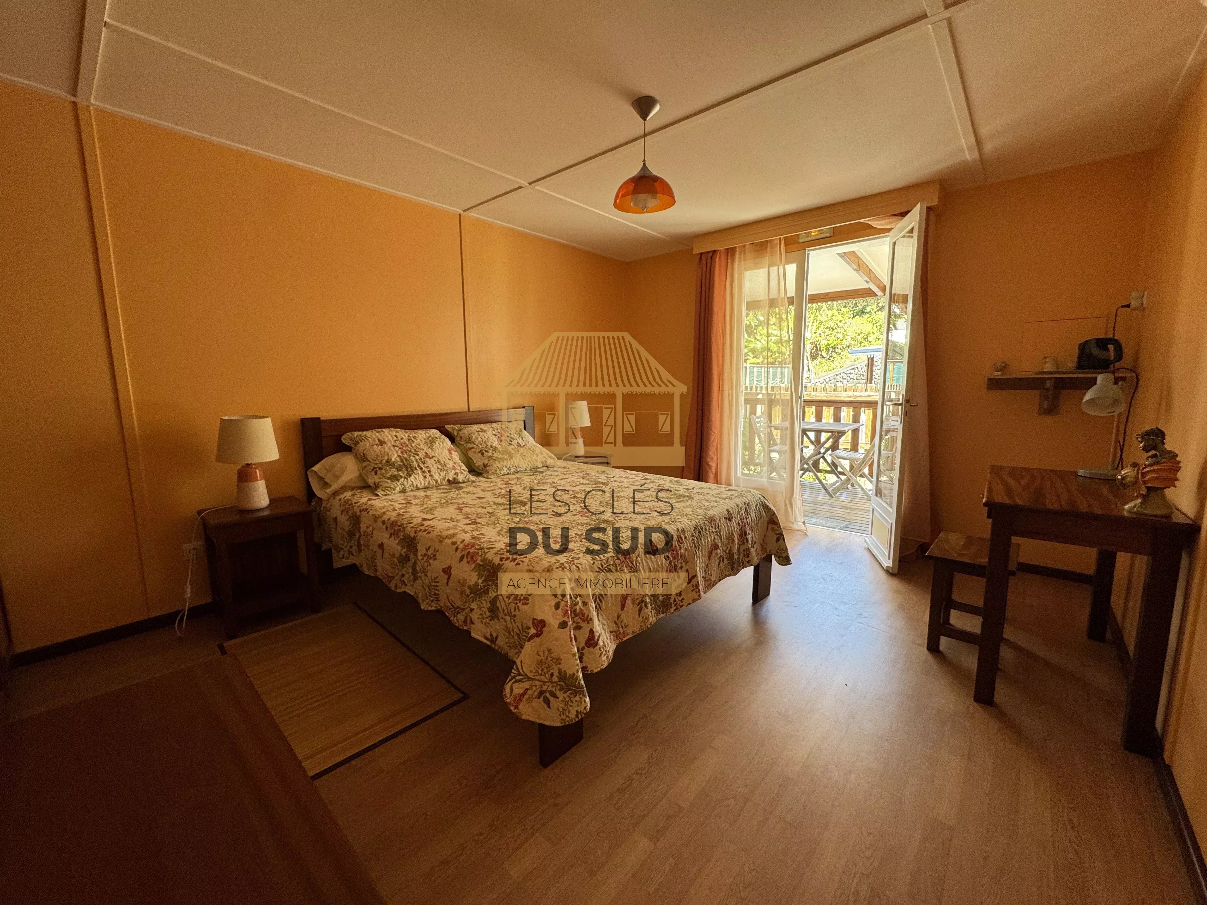 SAINT-PHILIPPE – BASSE VALLÉE – ENSEMBLE DE 5 BUNGALOWS EN LOCATION SAISONNIÈRE