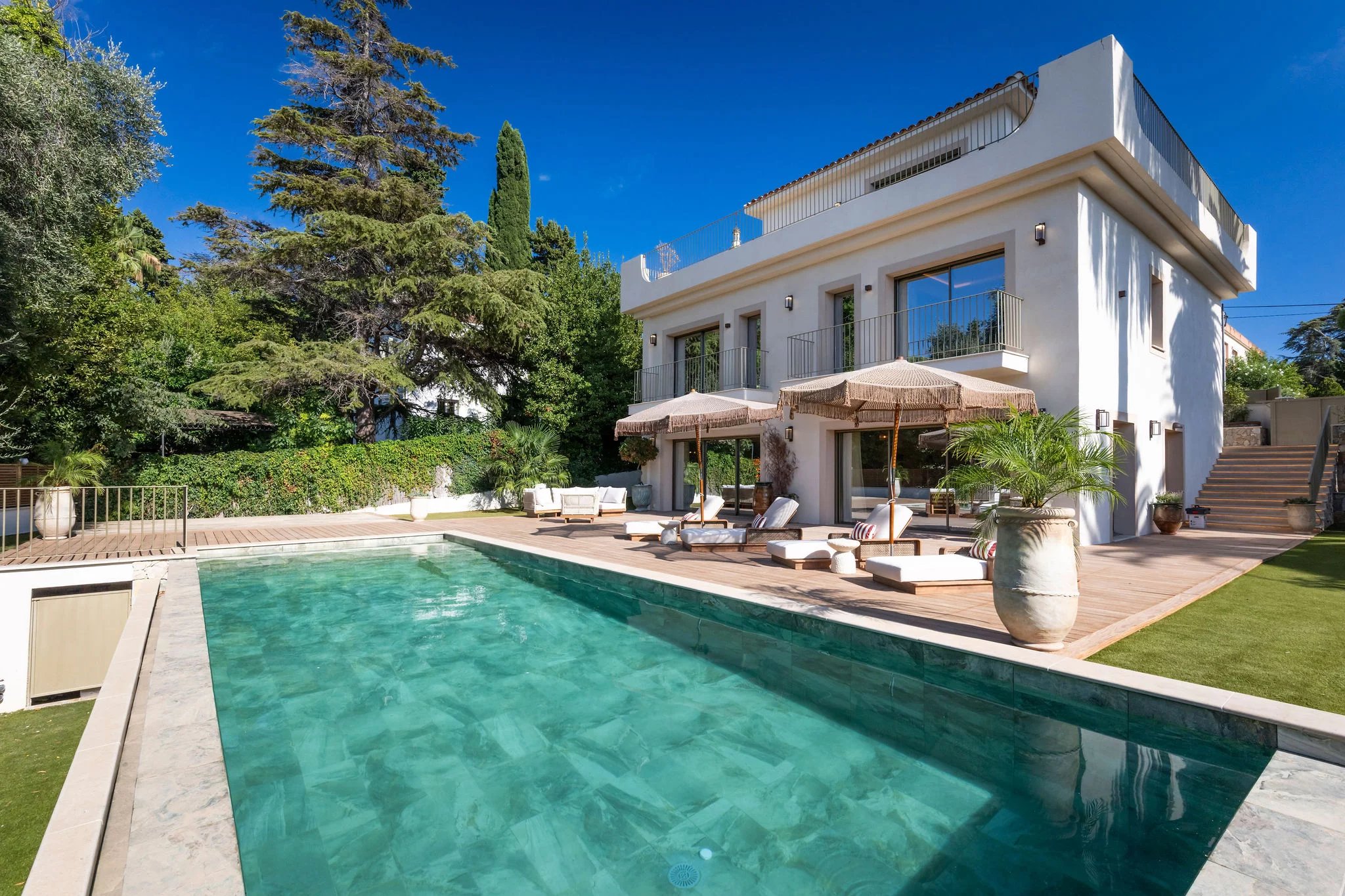 Image of Villa - 5 Bedrooms for Sale in Alpes-Maritimes-Cannes-France, Image 1