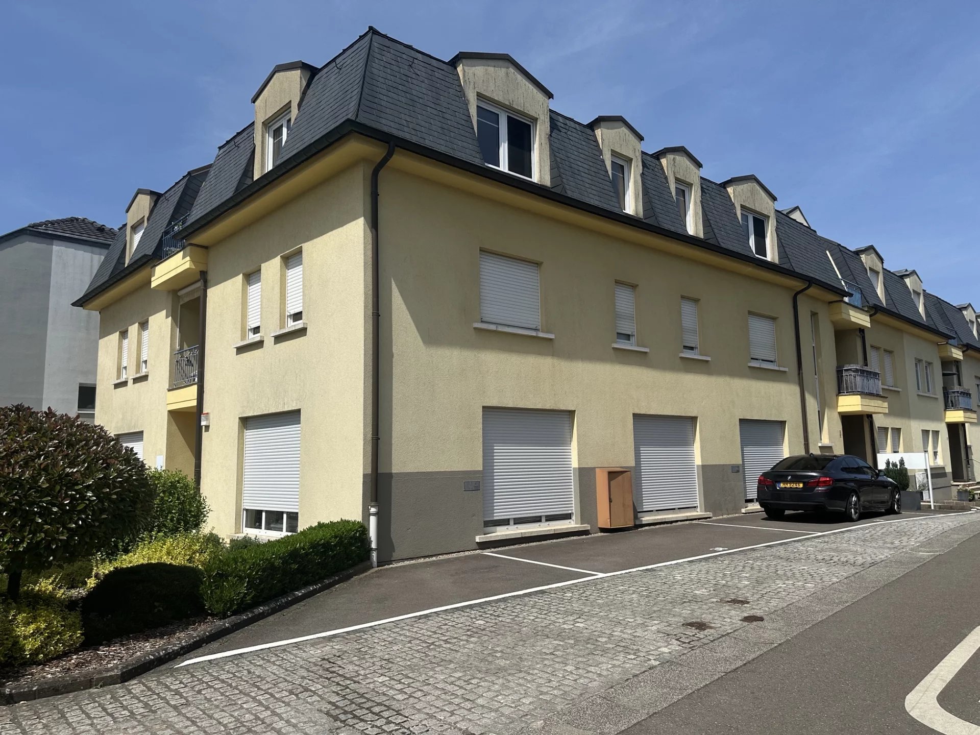 Appartement lumineux au dernier étage avec garage privatif