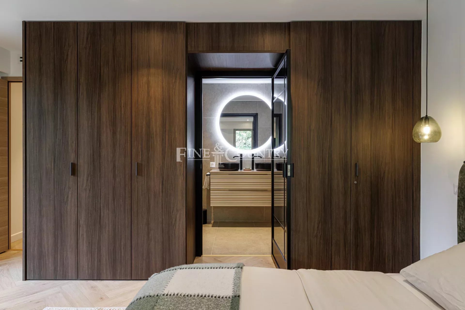 Photo of For Sale – 2-Bedroom Apartment – Cannes Montrose