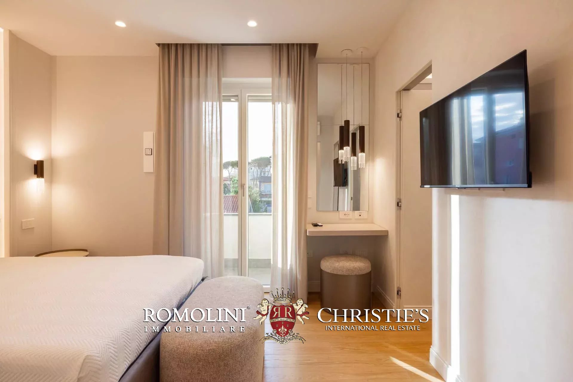 5 Bedroom Villa/Townhouse's Image 12