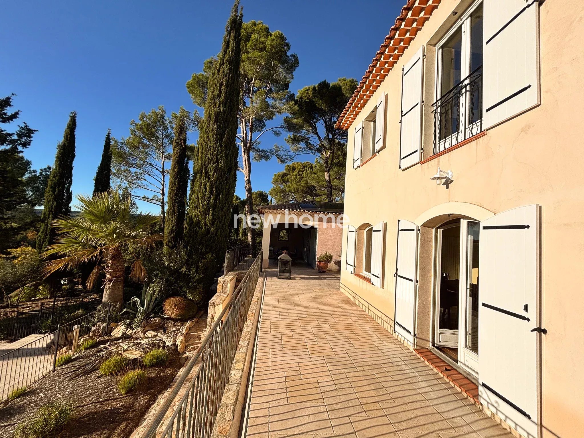 Bastide provençale de 160 m² sur un terrain d'un hectare avec vue dégagée!