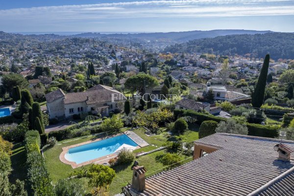 Villa for sale close to Saint Paul de Vence with panoramic views — photo 2