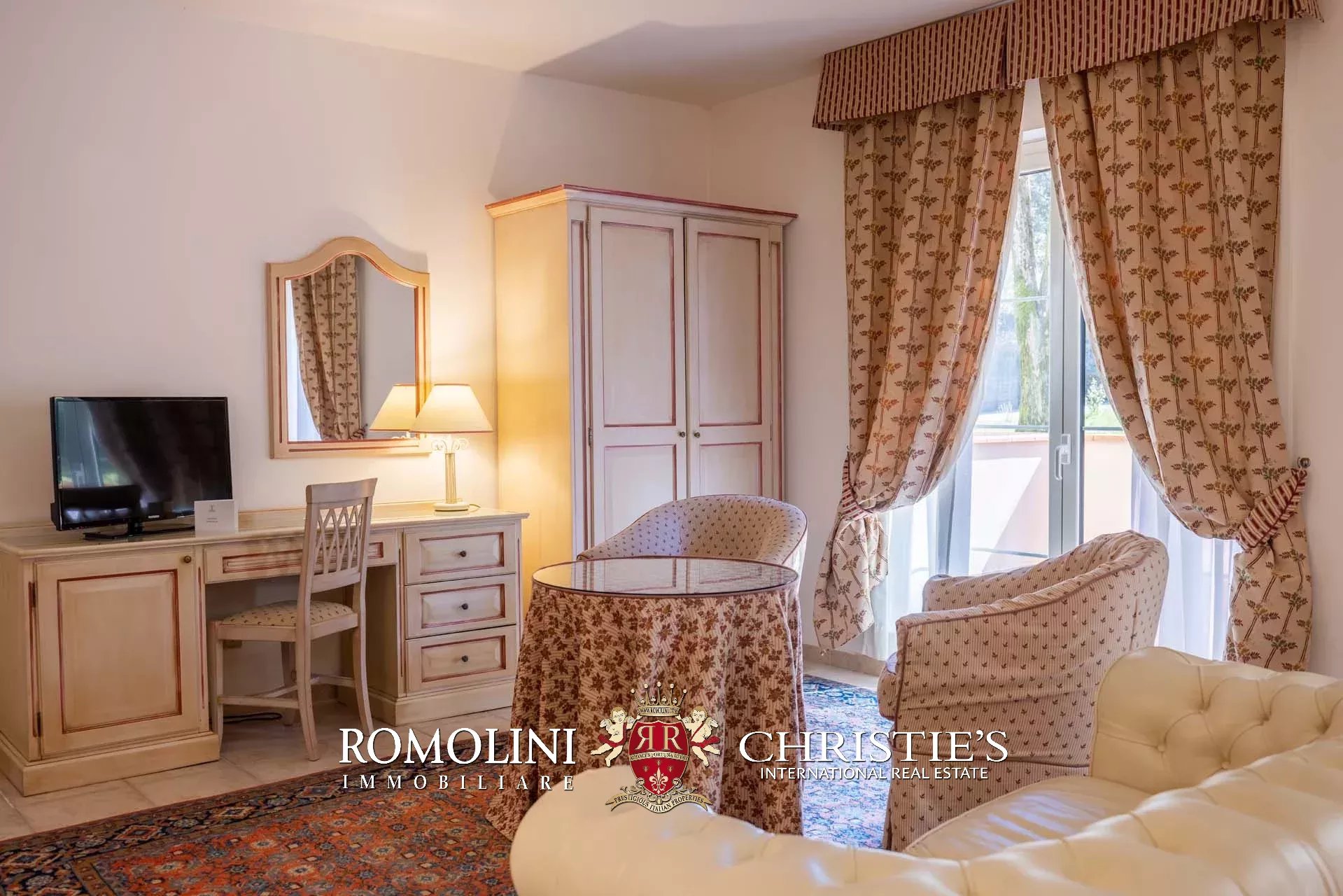 108 Bedroom Villa/Townhouse's Image 38