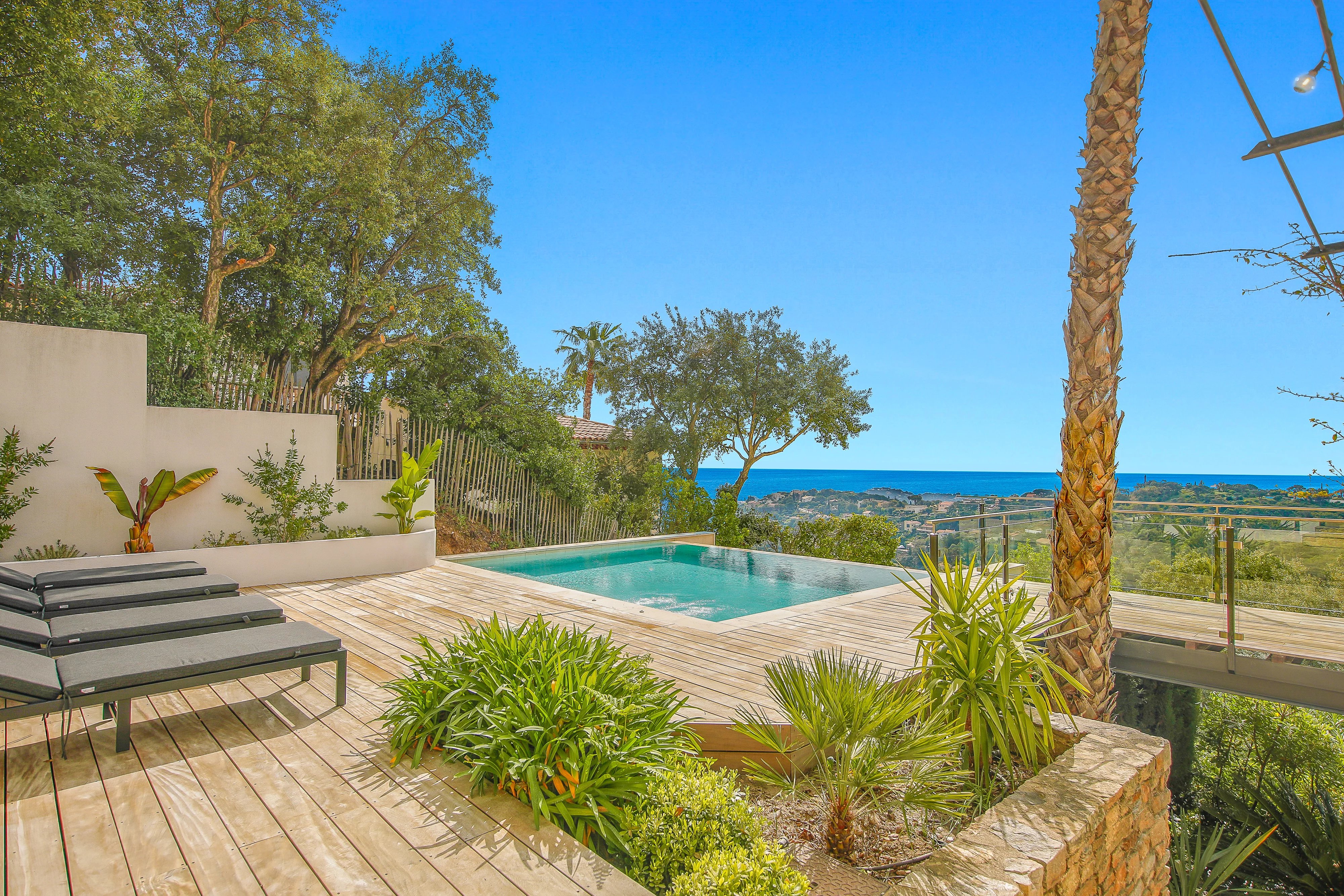 LUXURY SEA VIEW VILLA – FULLY FURNISHED & RENOVATED – CAVALAIRE-SUR-MER