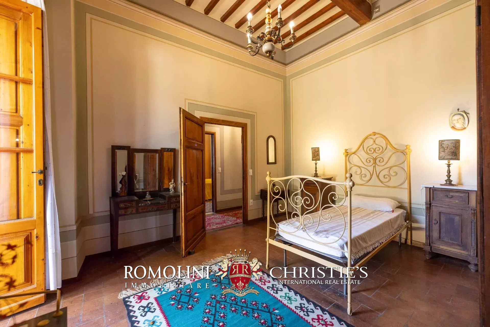 30 Bedroom Vineyard's Image 54