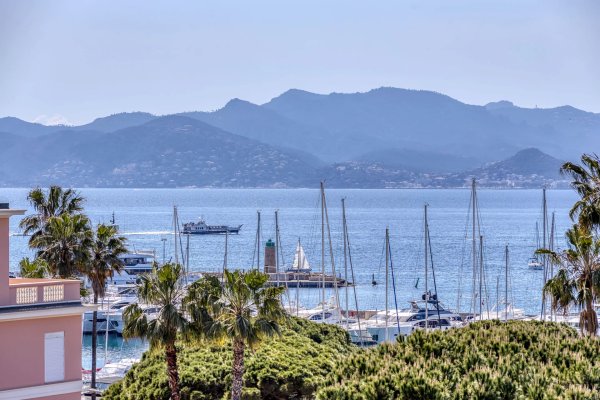 Cannes Pointe Croisette | Penthouse with Terrace — photo 2