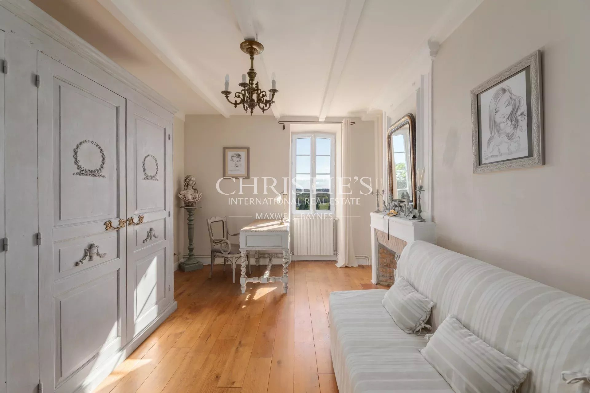 9 Bedroom Chateau's Image 12