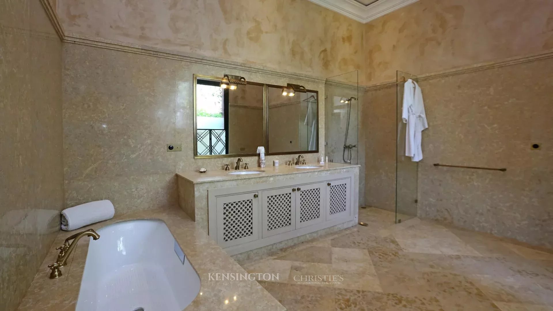 9 Bedroom Villa/Townhouse's Image 8