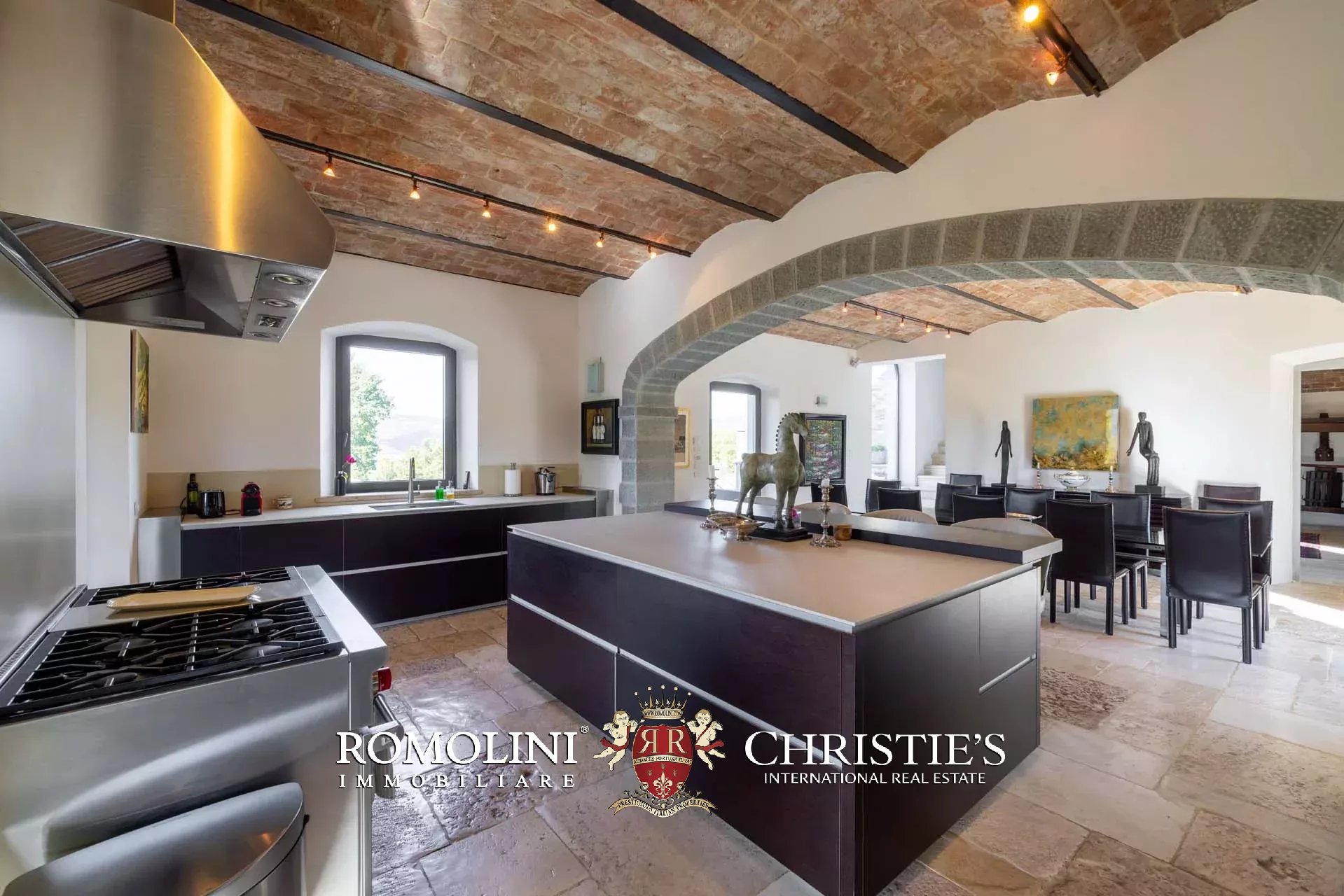 7 Bedroom Villa/Townhouse's Image 35