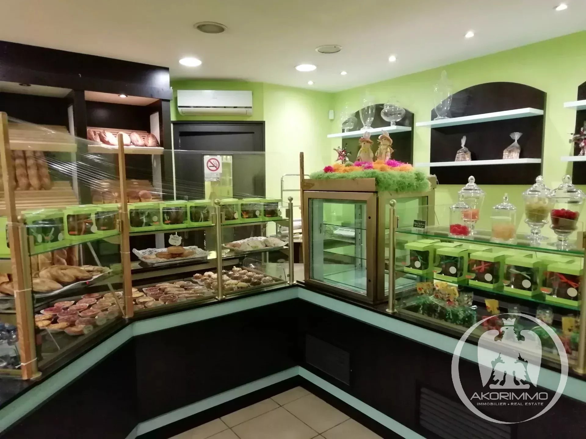 Commercio/Ufficio  - 5 stanze  - 135.0 m2 -