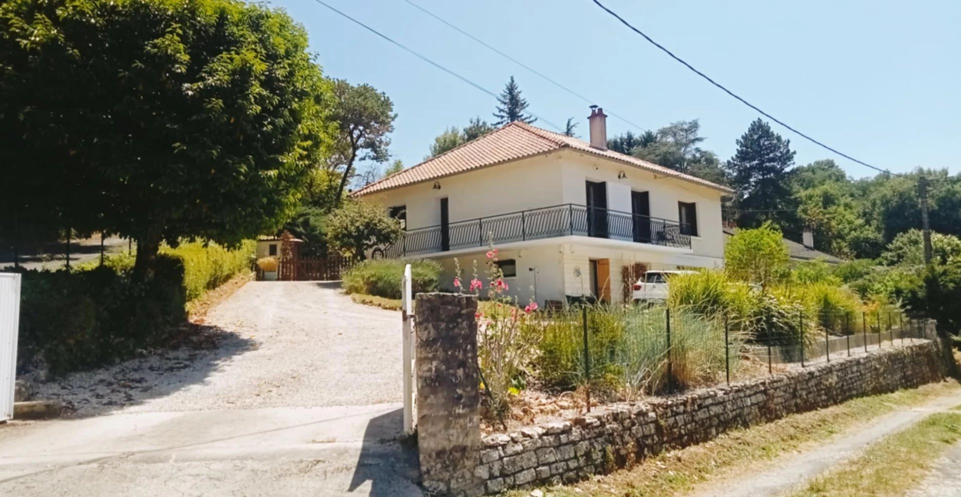 Grande Maison Individuelle avec Appartement Indépendant, Jardin et Verger