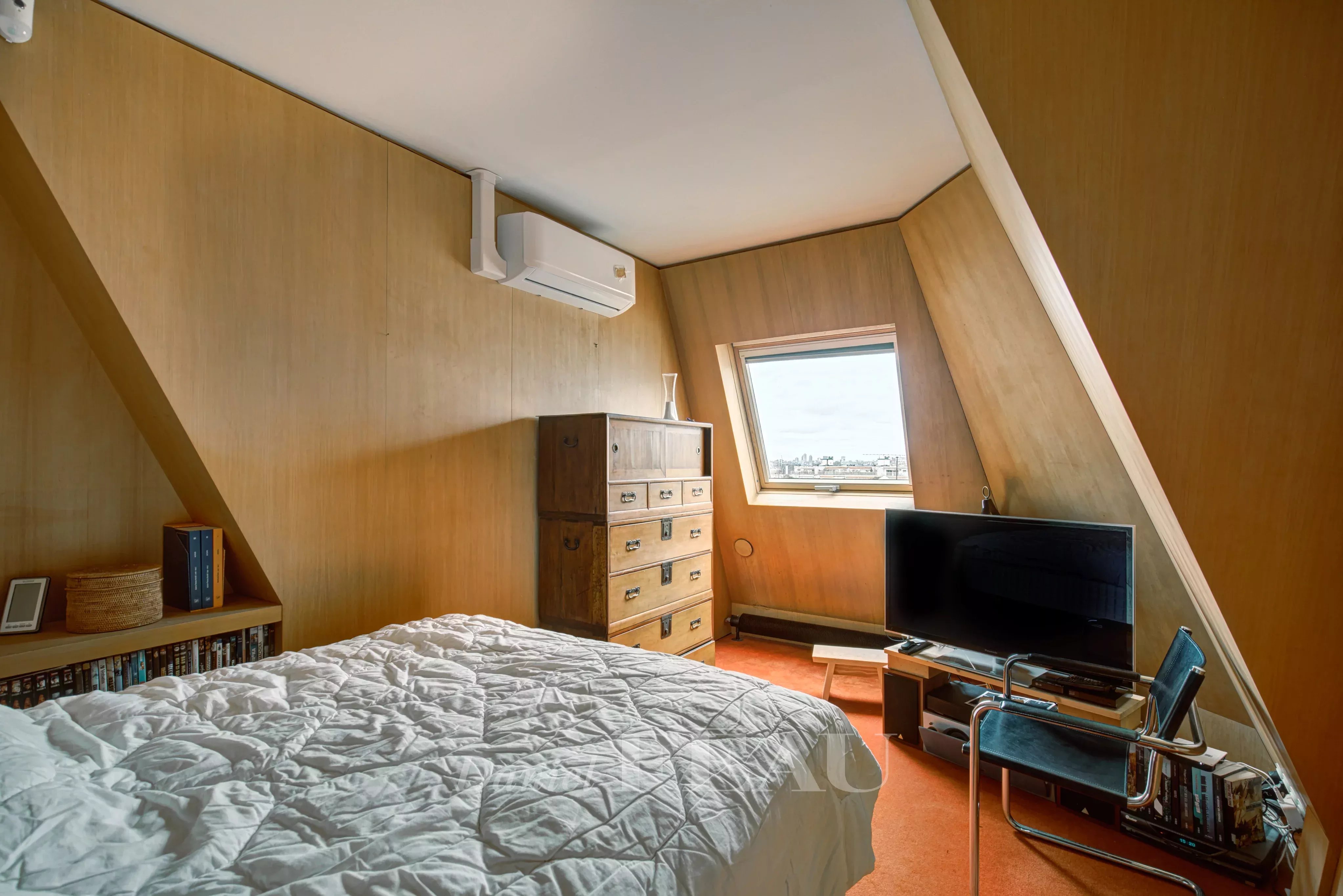 CHAMBRE A L'ÉTAGE