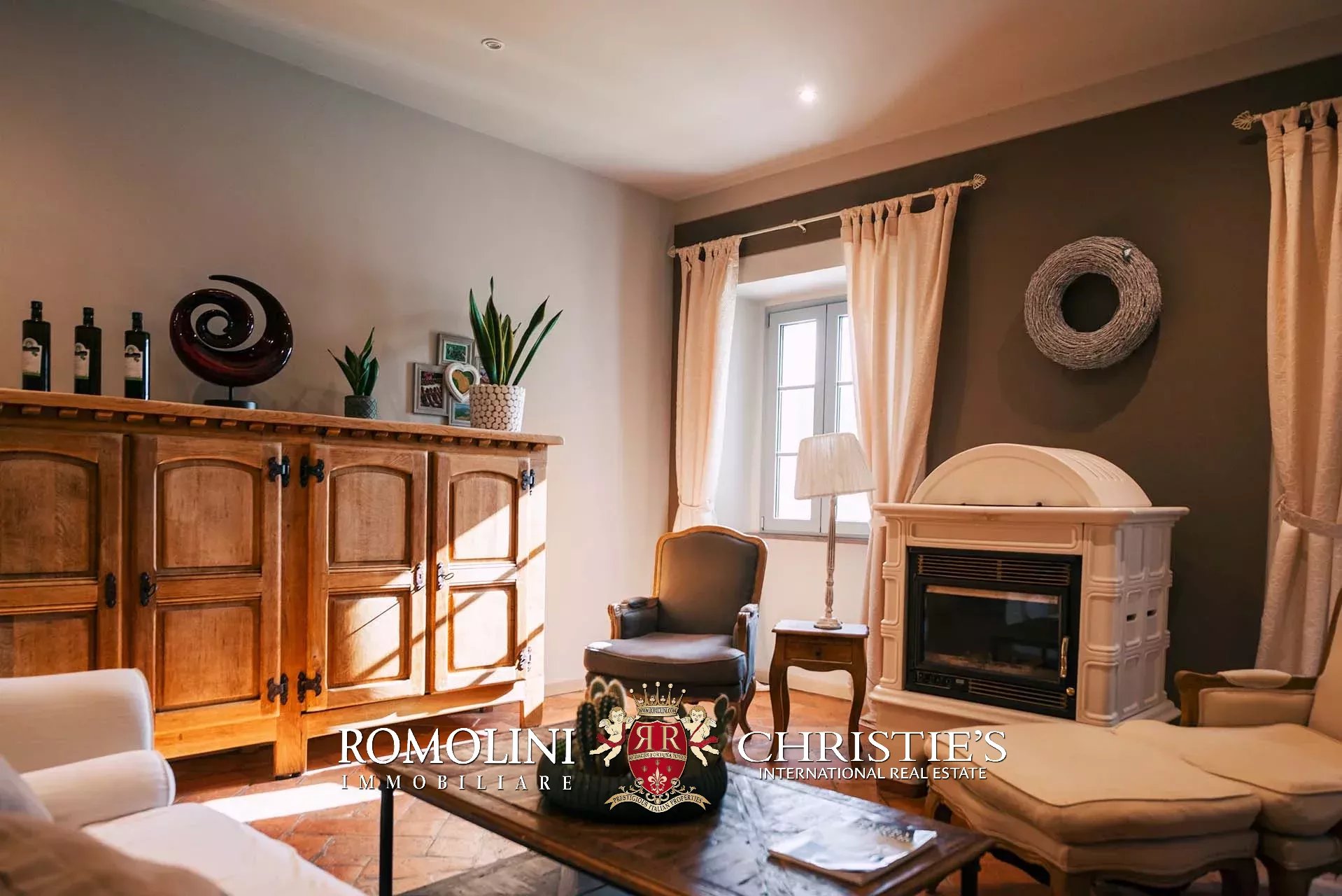 8 Bedroom Villa/Townhouse's Image 28
