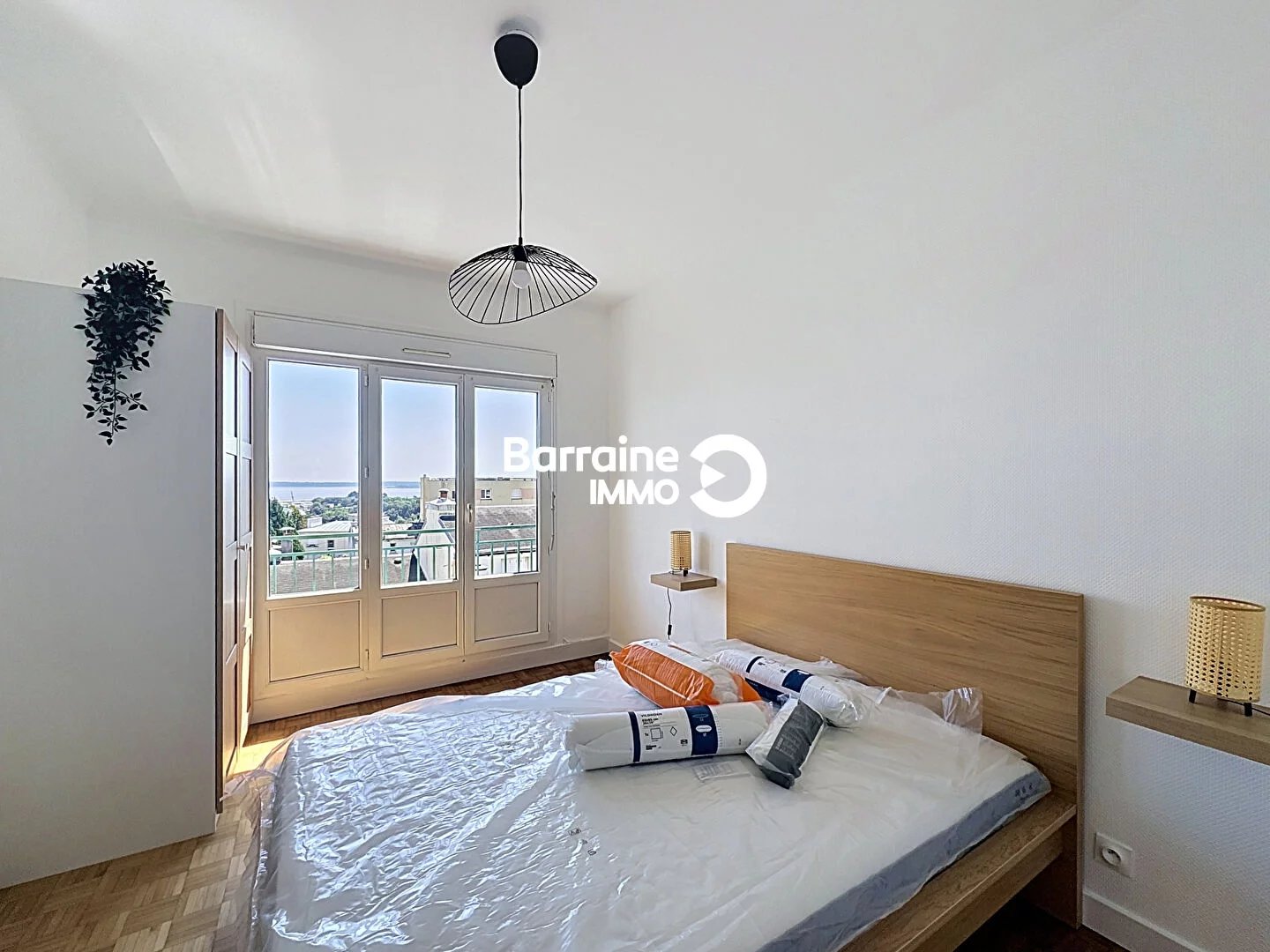 LOCATION MEUBLE BREST APPARTEMENT T5 RÉNOVÉ  AVEC GARAGE  VUE MER