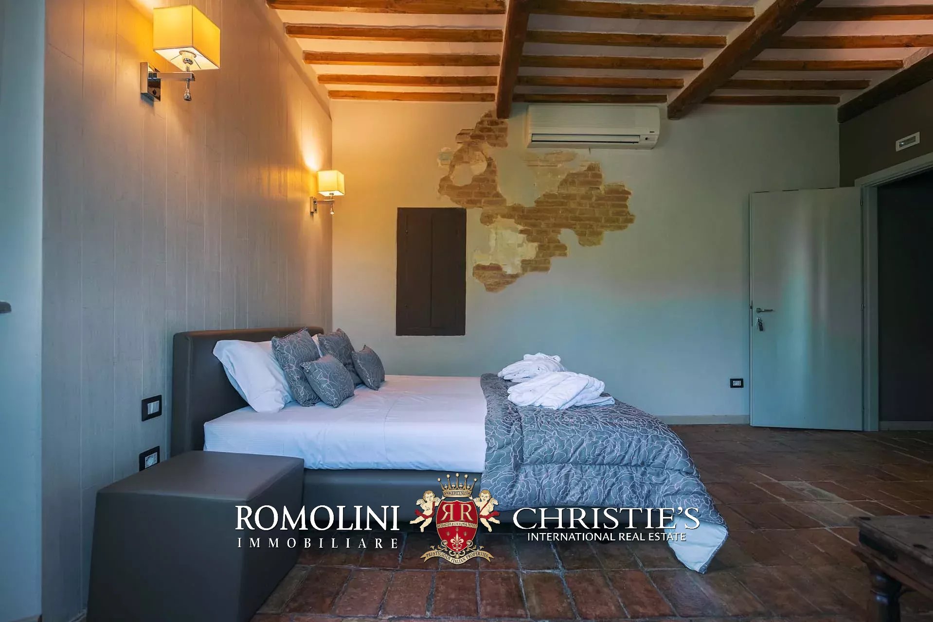 8 Bedroom Villa/Townhouse's Image 52