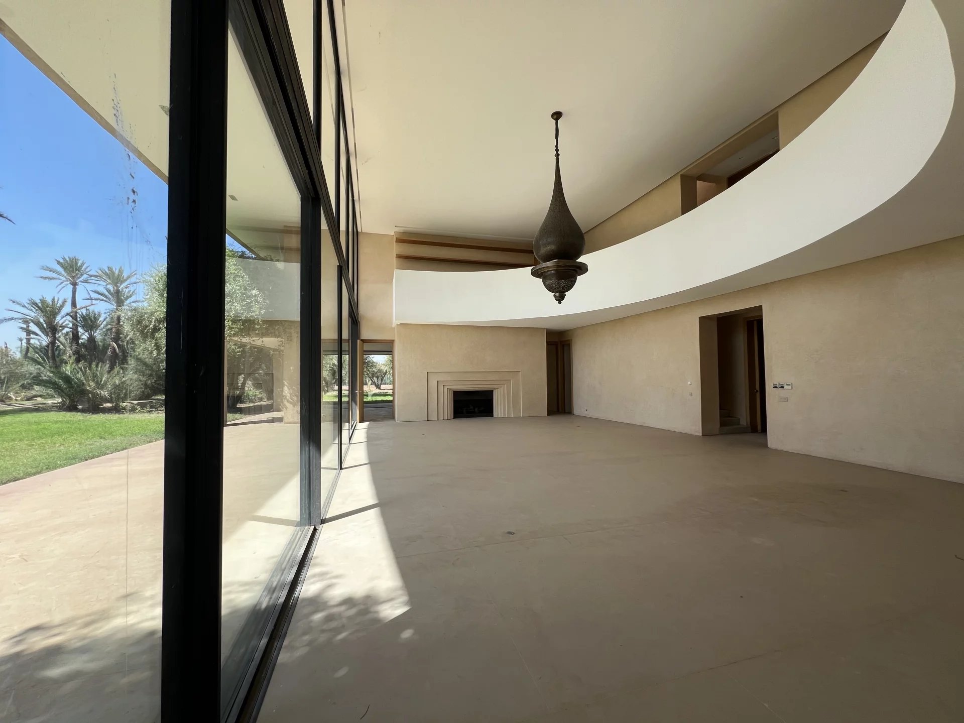 EXCEPTIONAL DESIGN VILLA IN A PALM GROVE